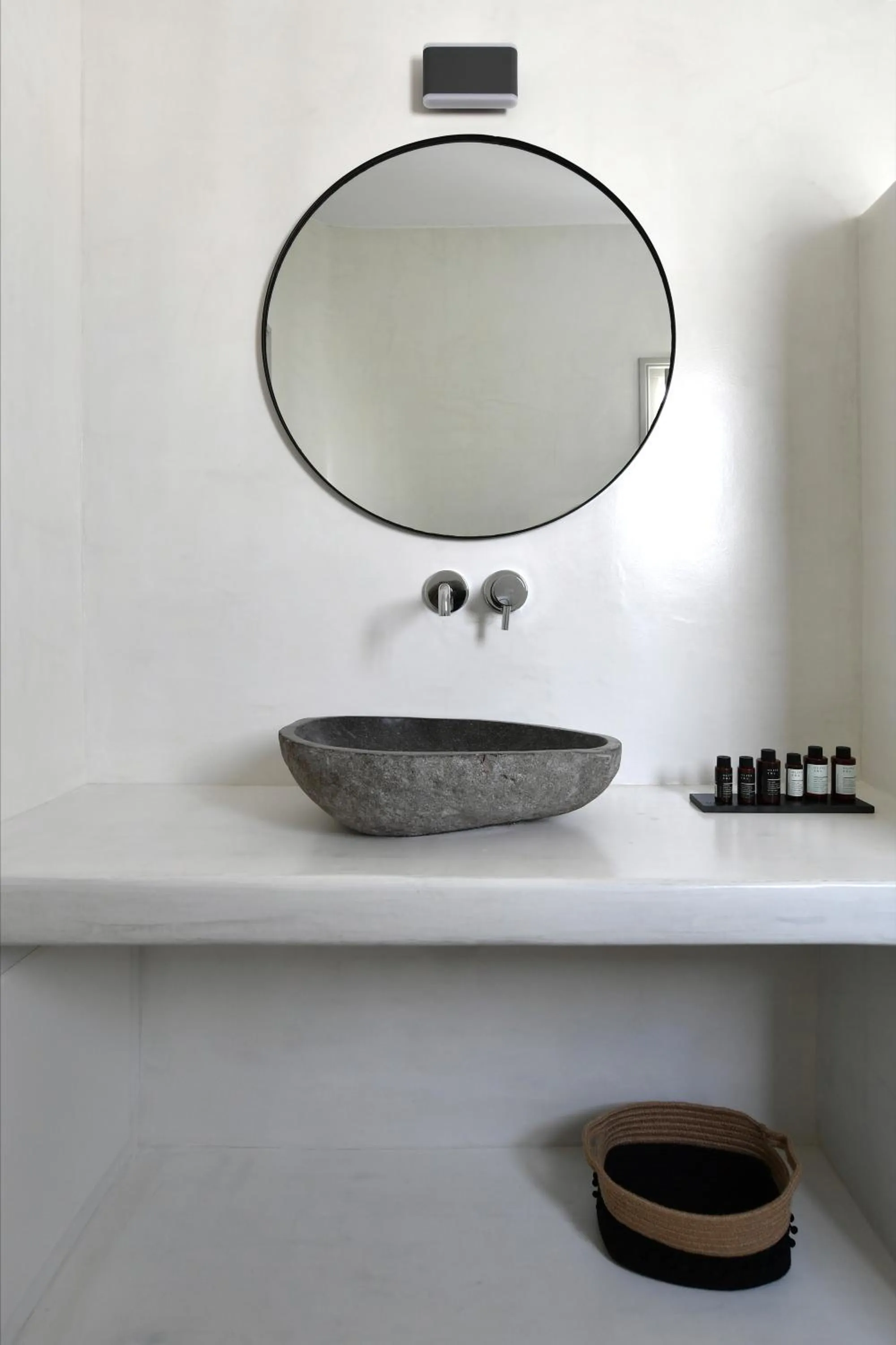 Bathroom in White Blossom