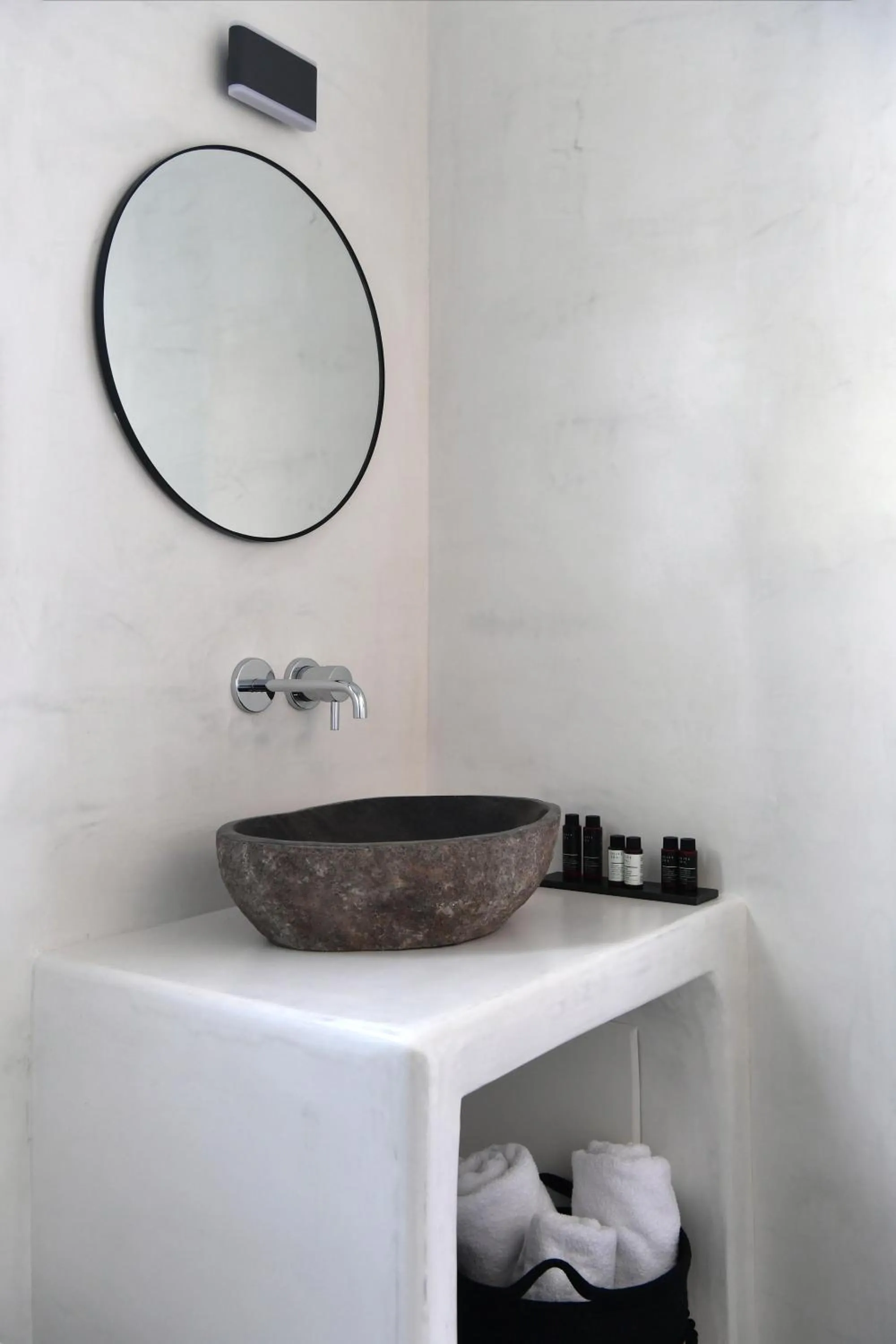 Bathroom in White Blossom