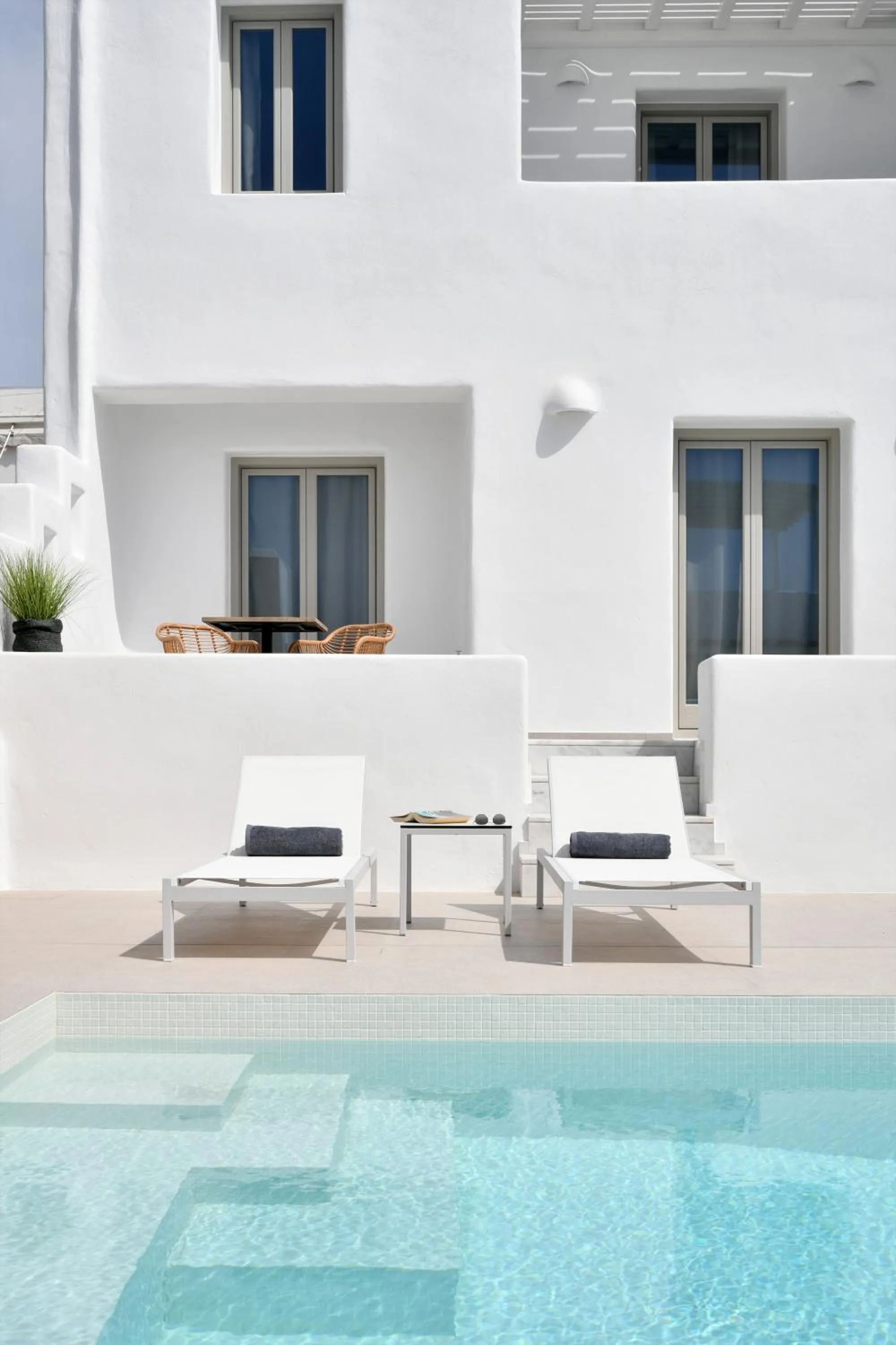 Swimming pool in White Blossom