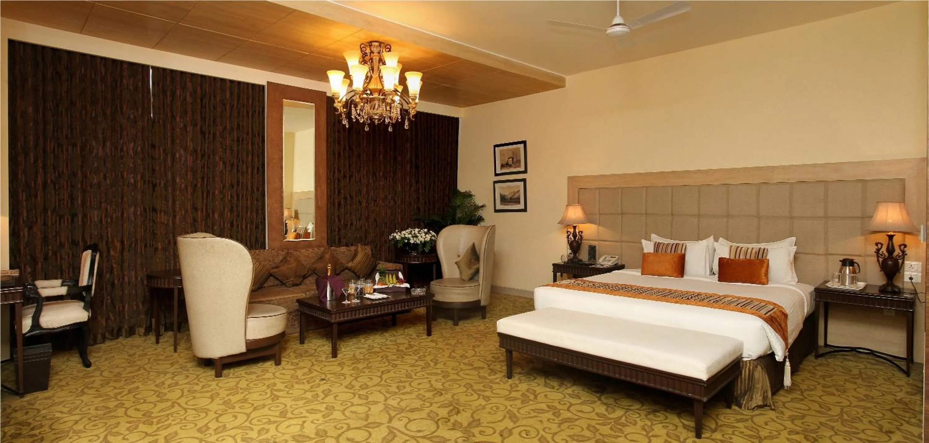 Bed in Hotel Centre Point