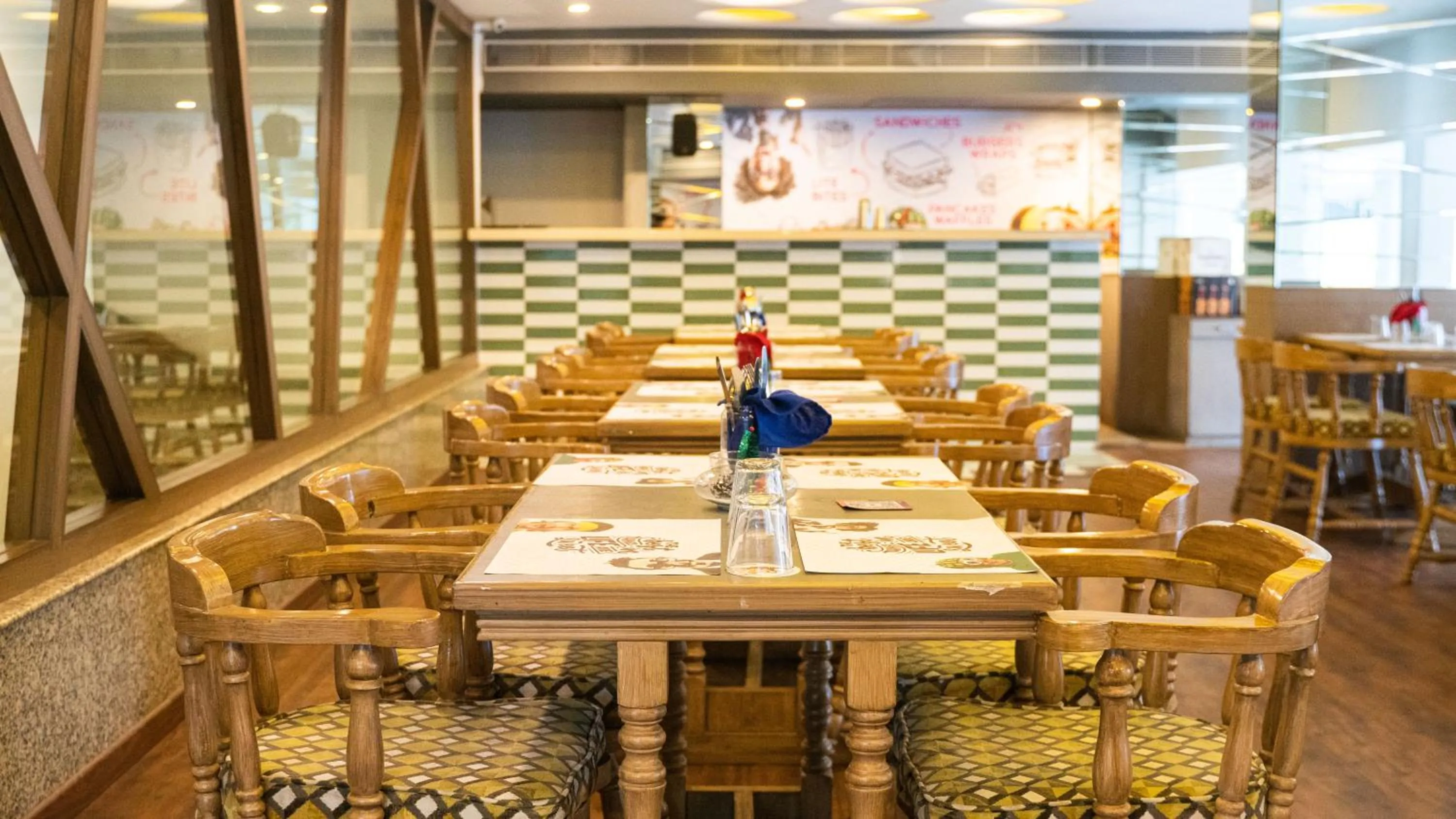 Restaurant/places to eat in Hotel Centre Point