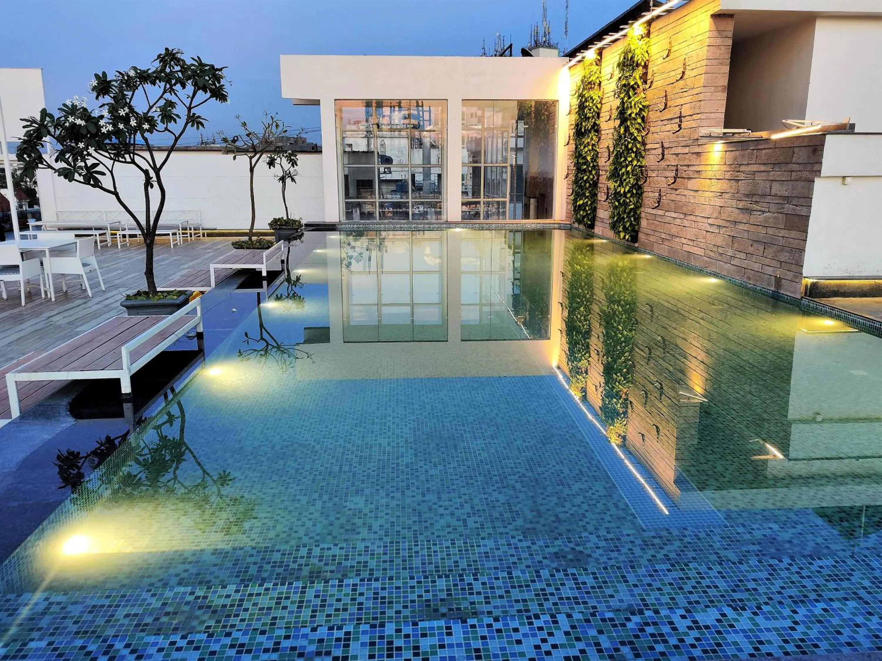 Swimming pool in Hotel Centre Point