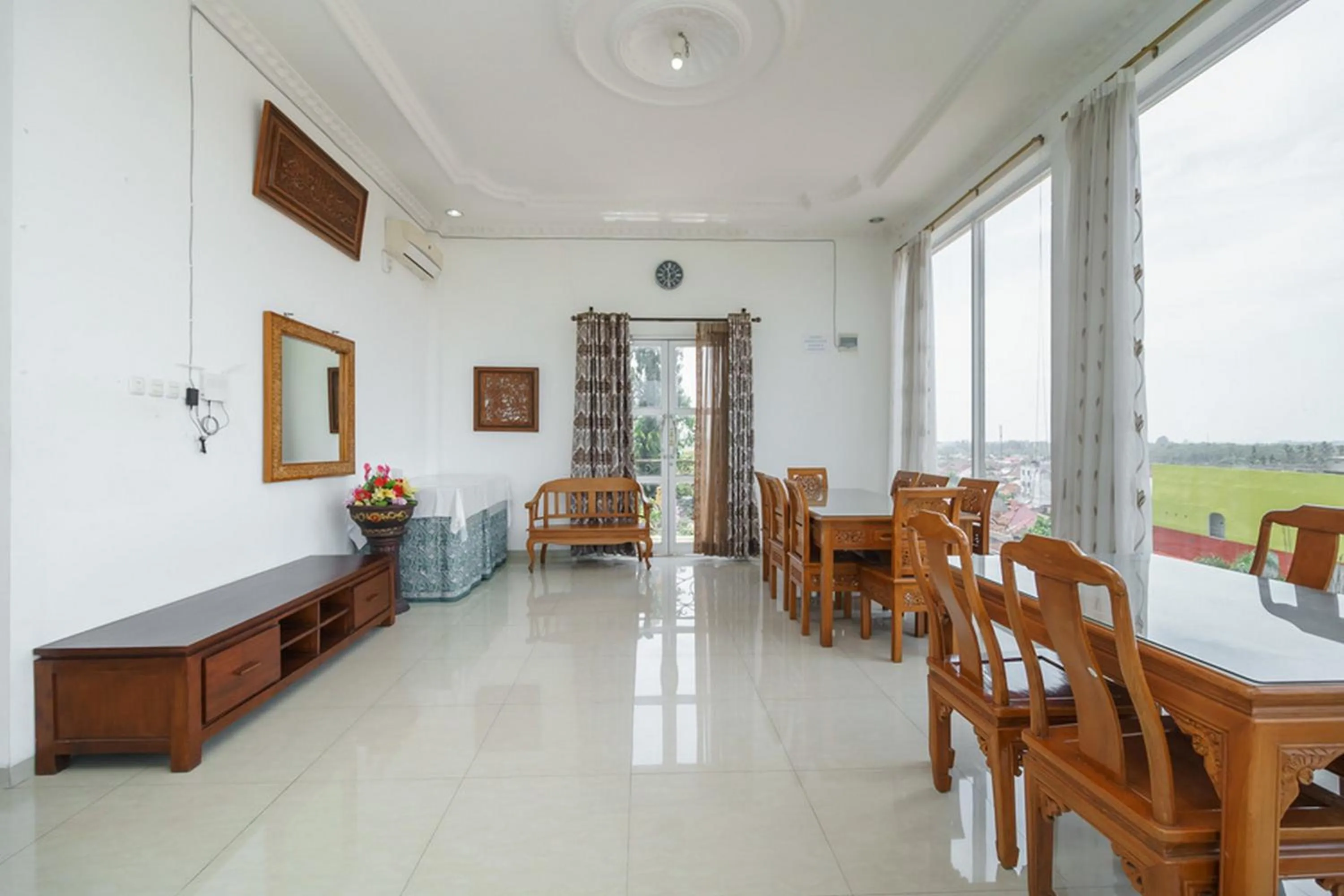 Seating area in RedDoorz Syariah near Lahat Station