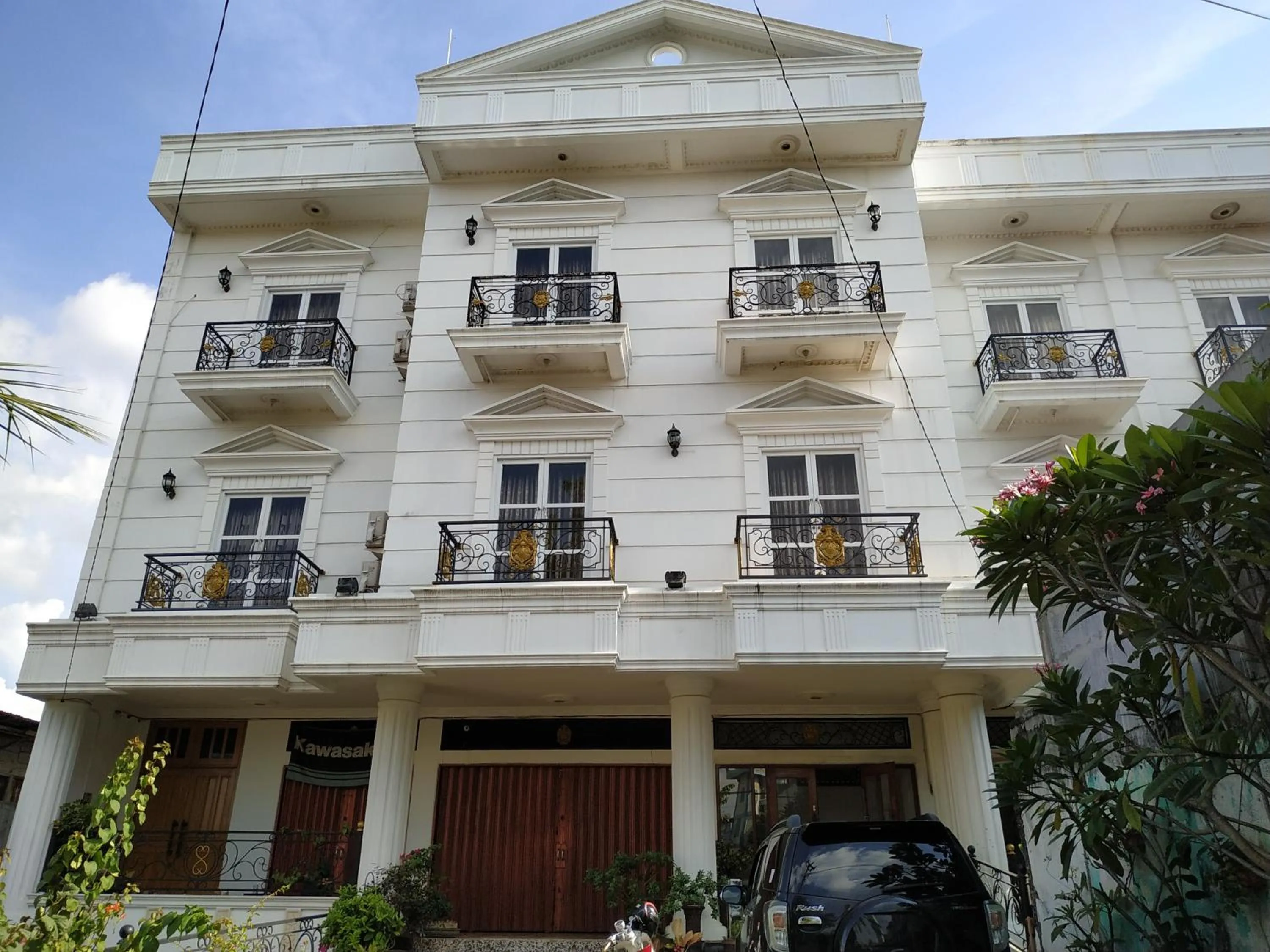 Property building in RedDoorz Syariah near Lahat Station
