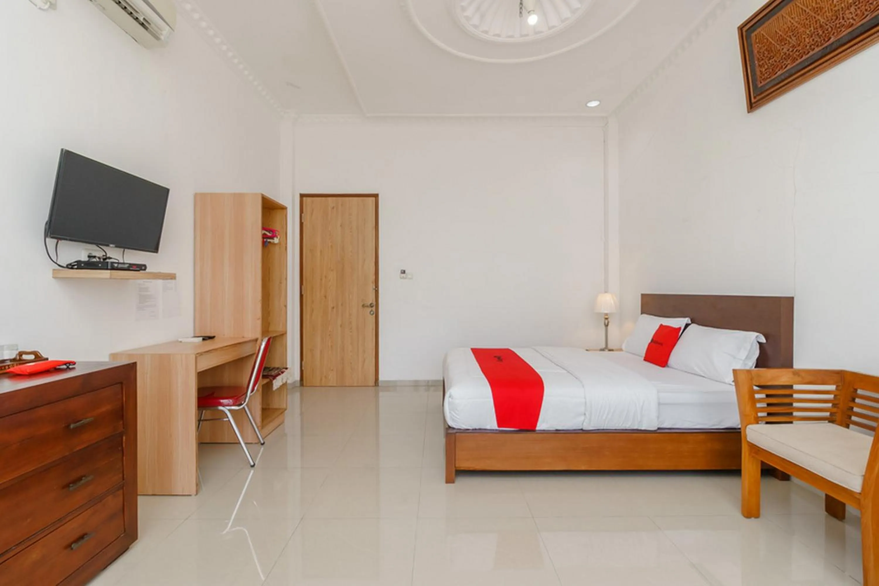 Bed in RedDoorz Syariah near Lahat Station