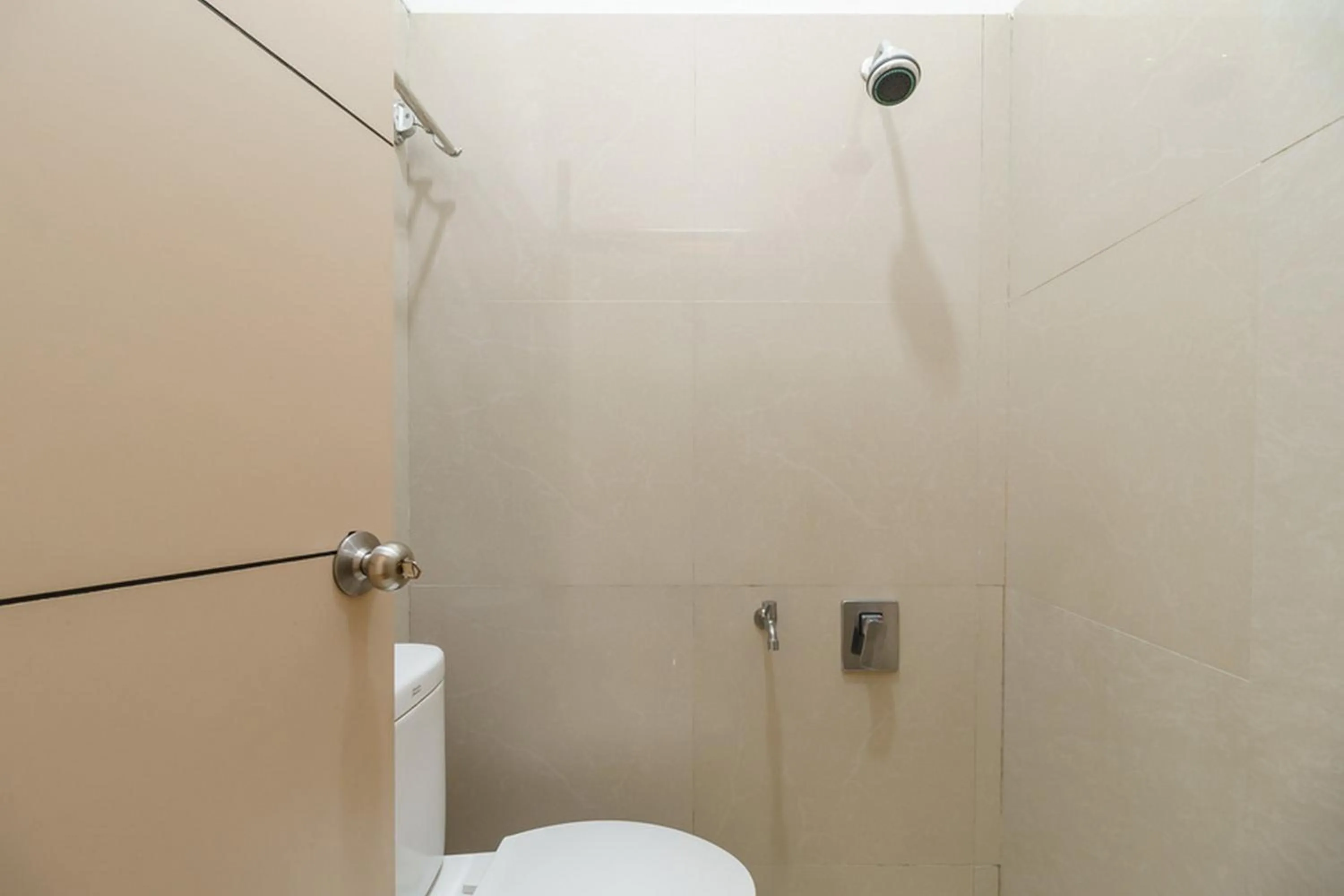 Shower in RedDoorz Syariah near Lahat Station