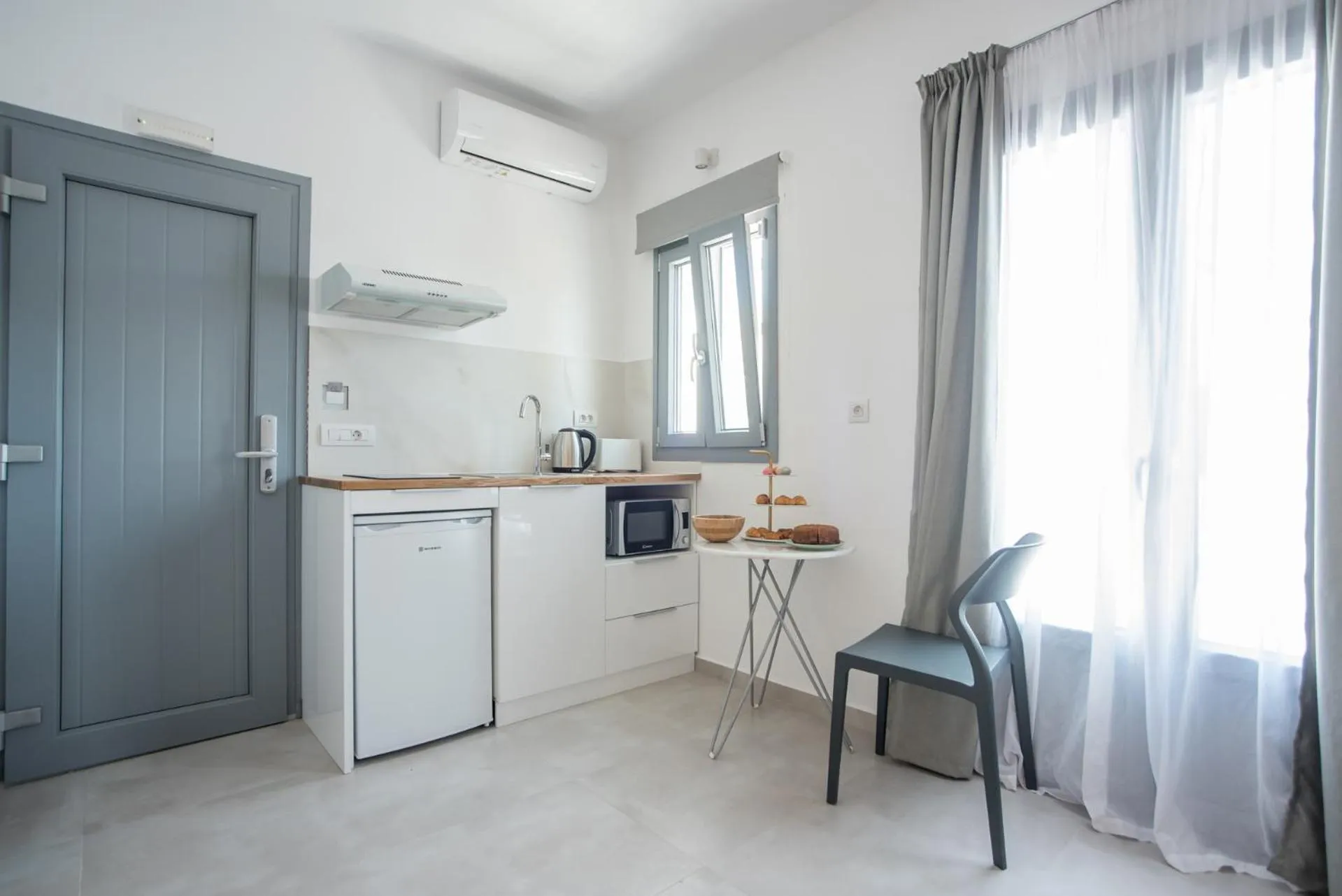 Kitchen or kitchenette in Nautilus Apartments-Suites