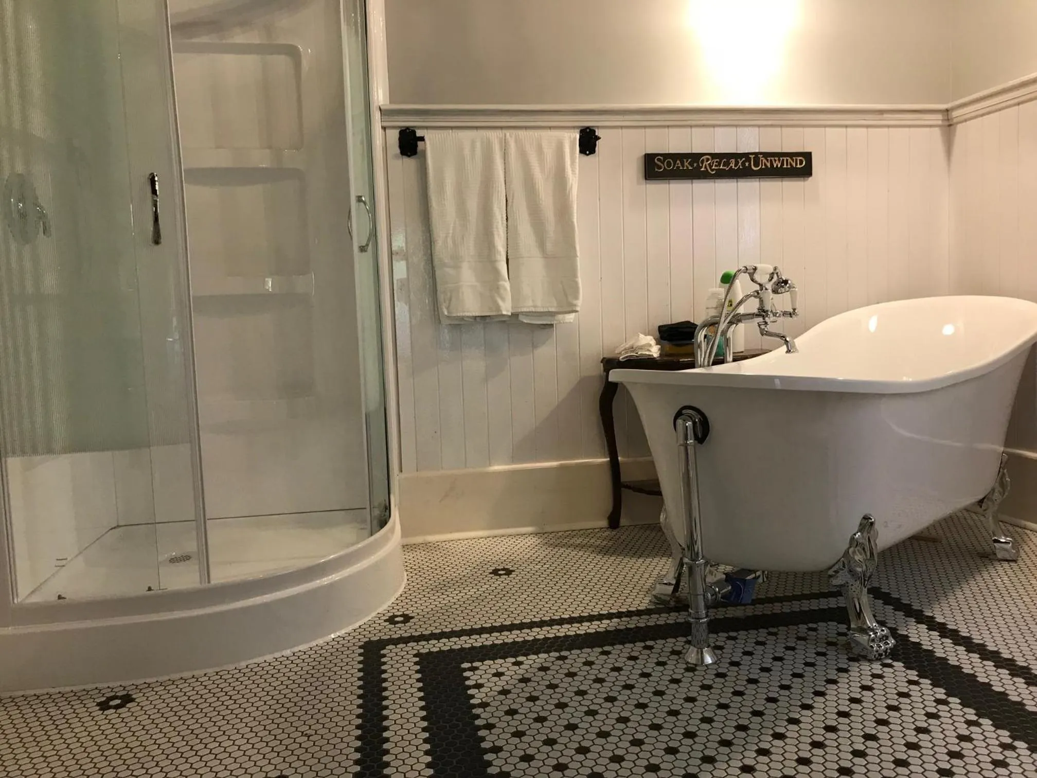 Shower in Lionheart Guest House