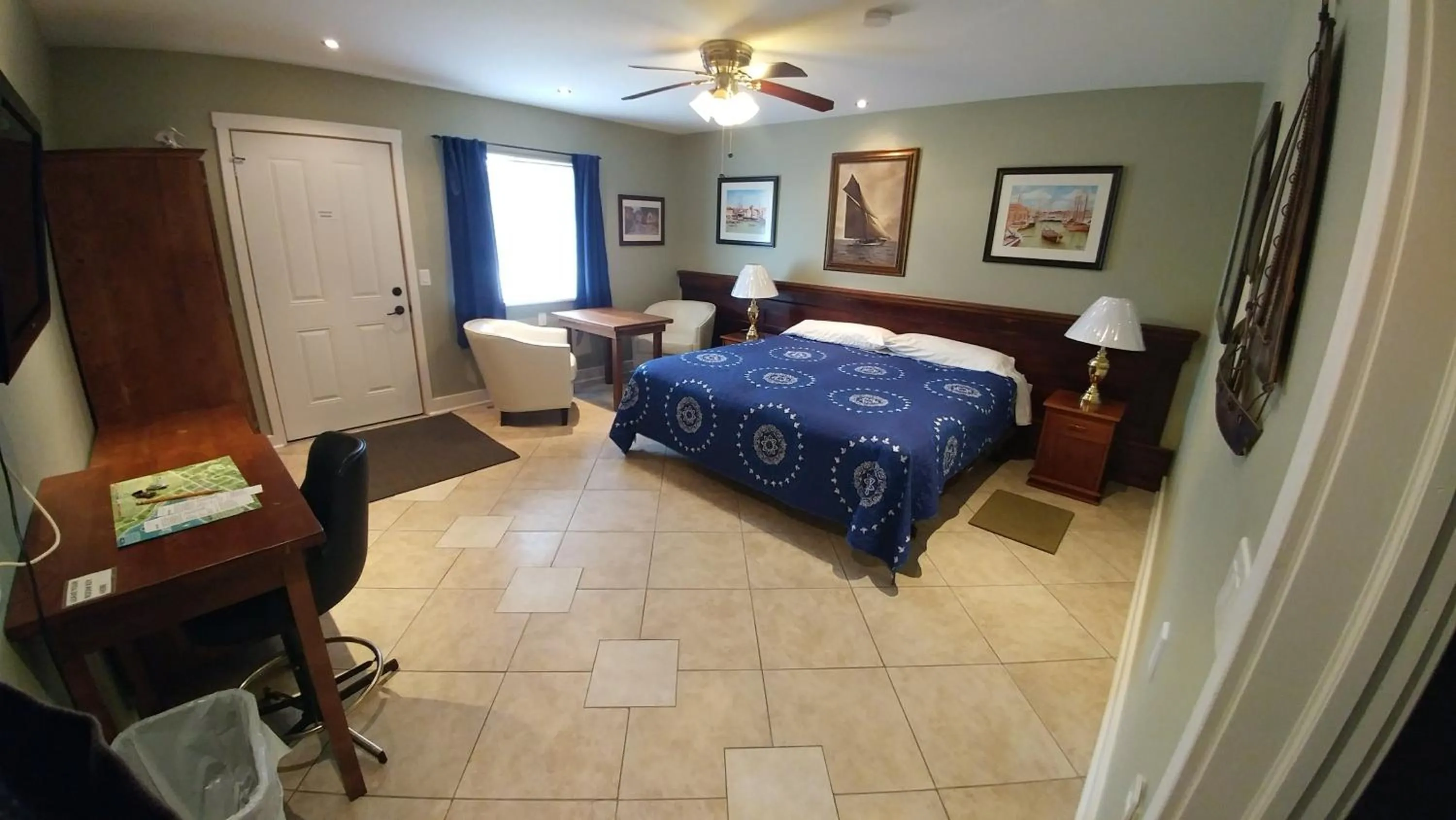 Photo of the whole room in Lionheart Guest House