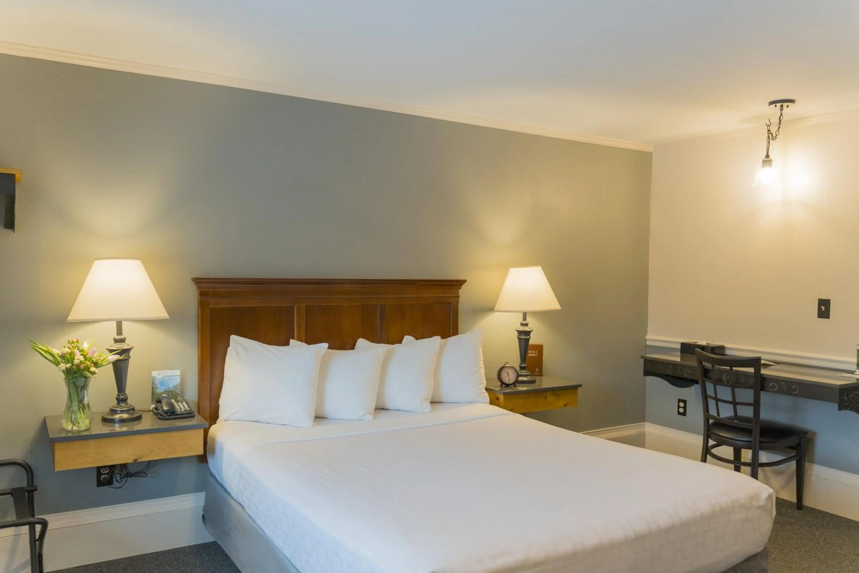 Bedroom, Bed in SHERWOOD MOTEL