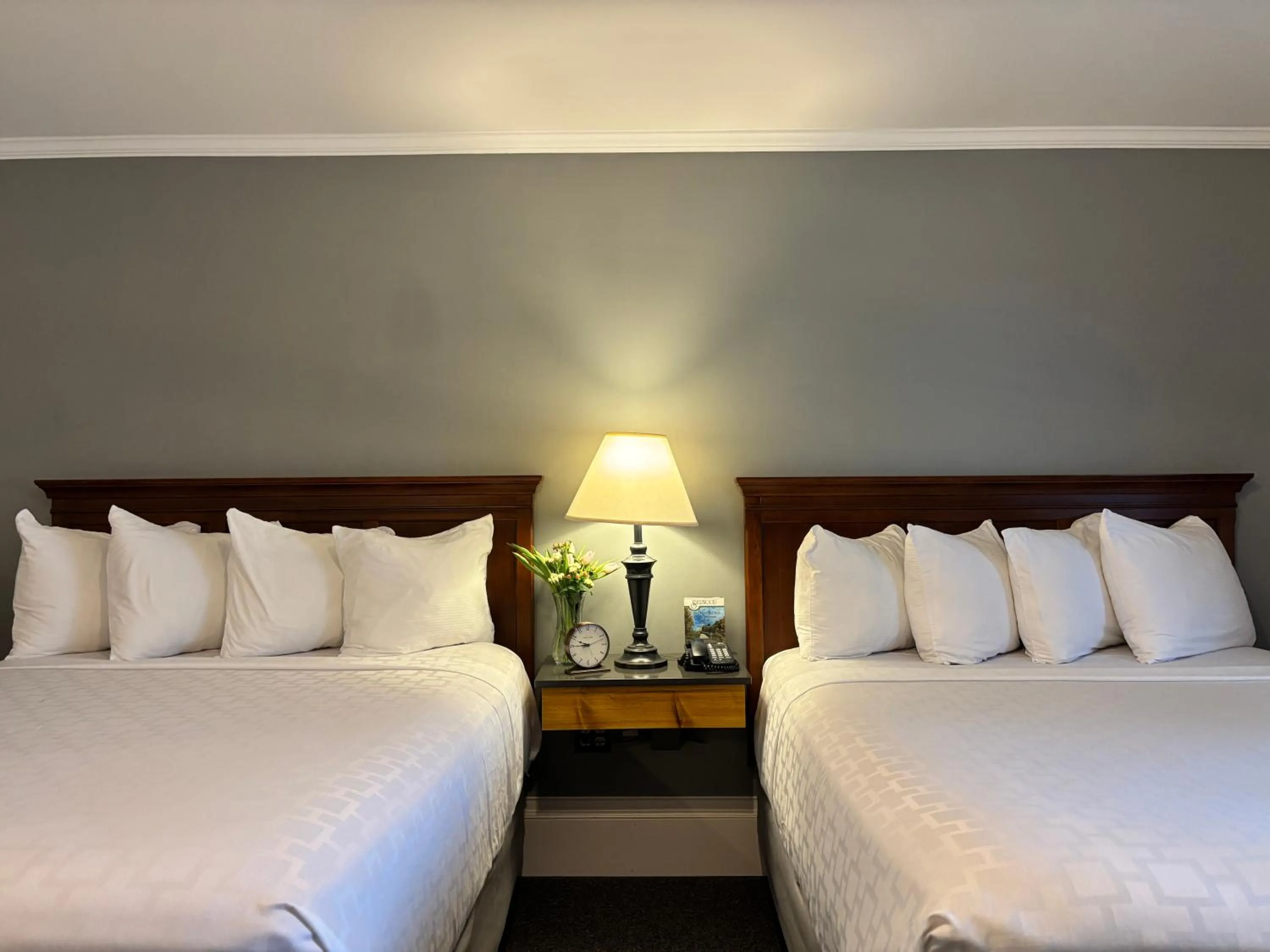 Bedroom, Bed in SHERWOOD MOTEL