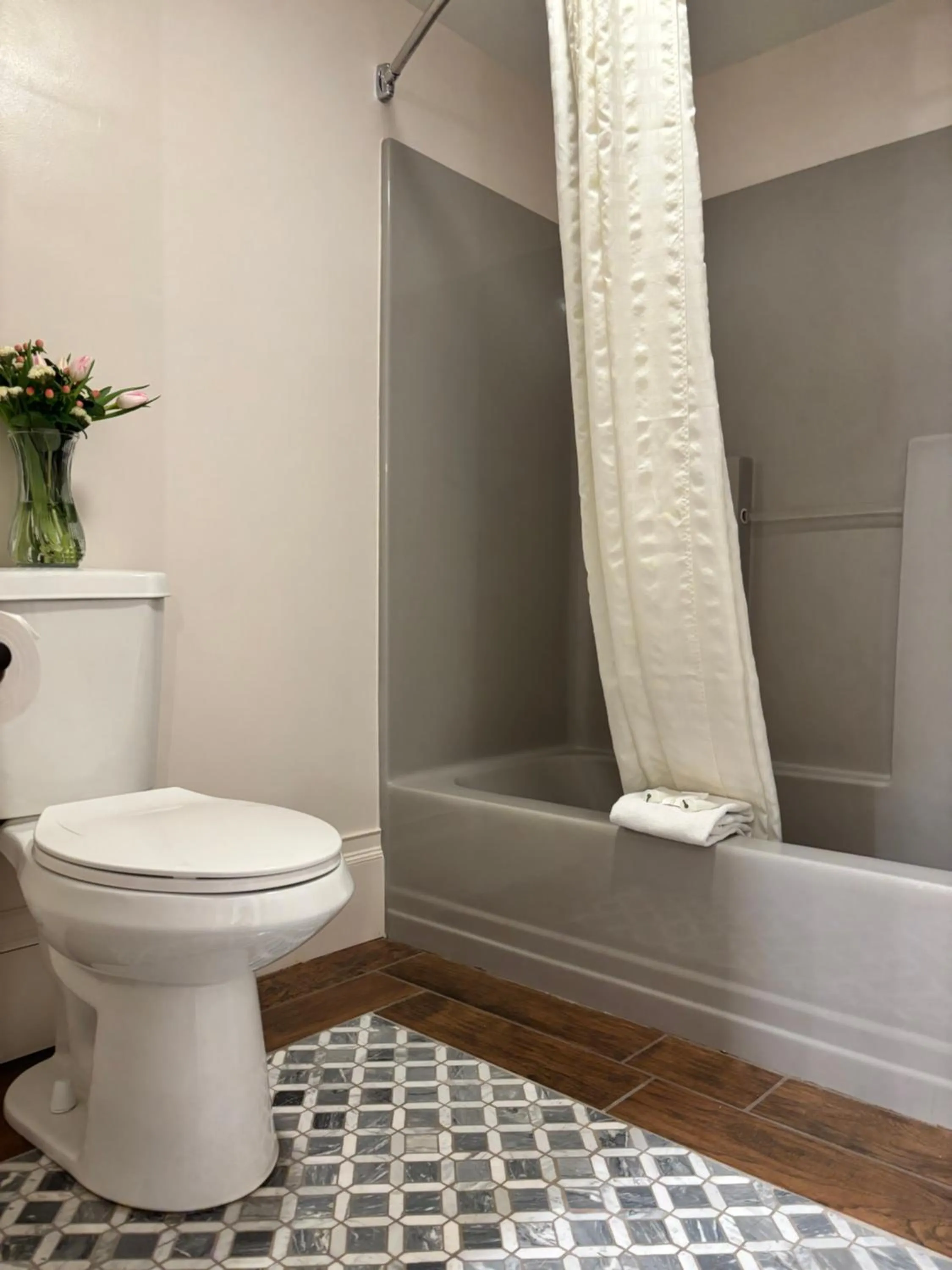 Bathroom in SHERWOOD MOTEL