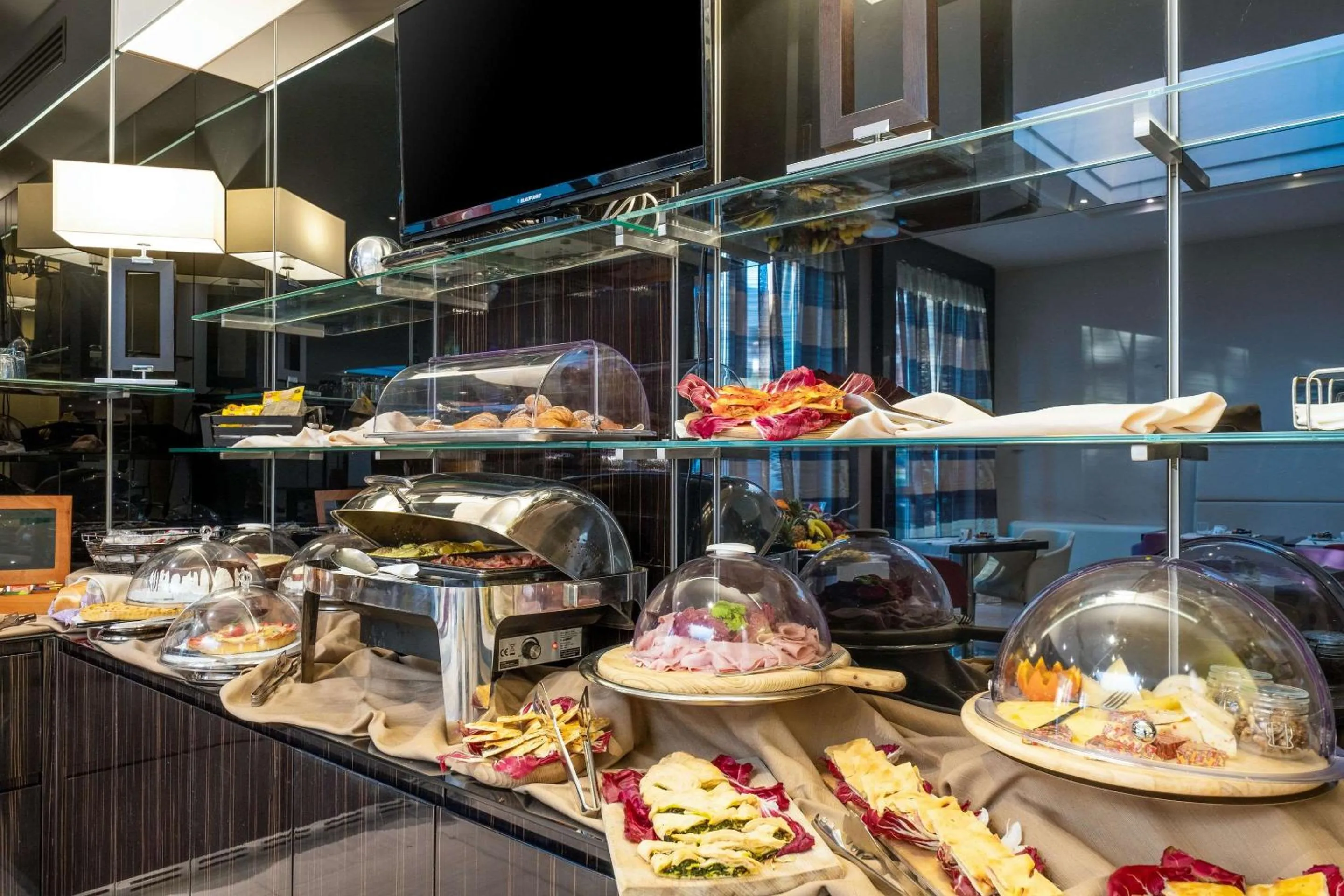 Breakfast in Quality Hotel Green Palace