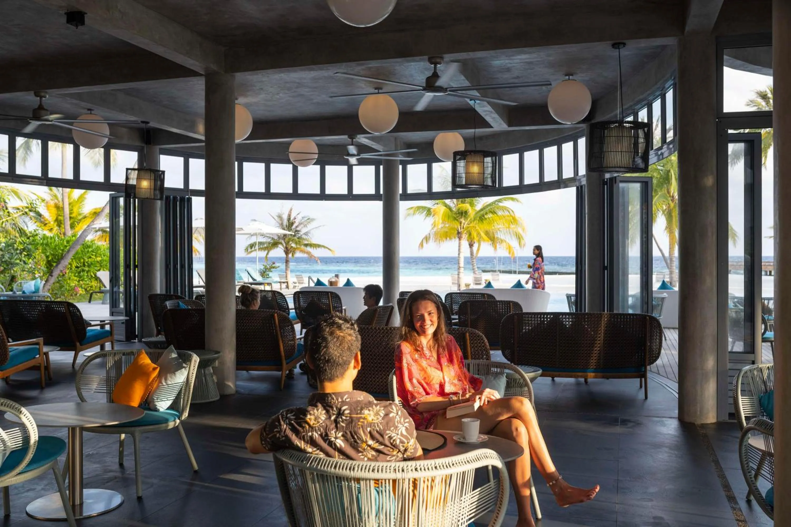 Lounge or bar in OUTRIGGER Maldives Maafushivaru Resort - 25 percent discount on transfers for min 4 nights stay and more, valid for reservations between 01 July till 22 Dec 2025