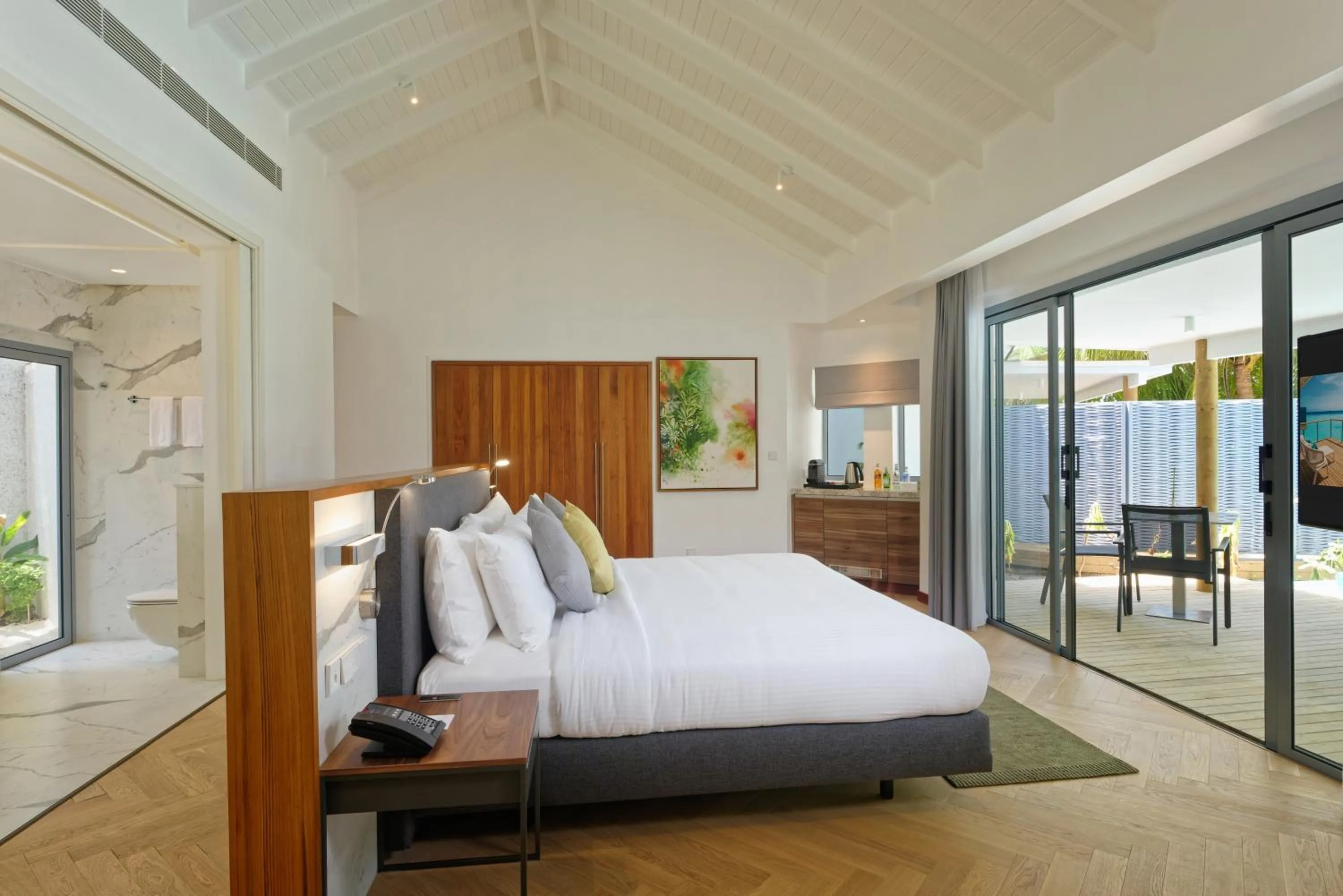 Toilet, Bed in OUTRIGGER Maldives Maafushivaru Resort - 25 percent discount on transfers for min 4 nights stay and more, valid for reservations between 01 July till 22 Dec 2025