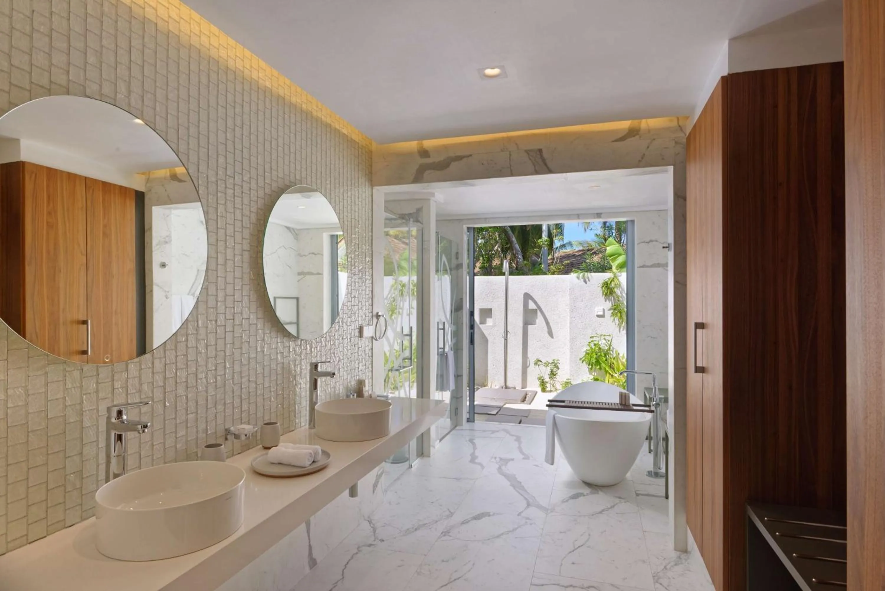 Bathroom in OUTRIGGER Maldives Maafushivaru Resort - 25 percent discount on transfers for min 4 nights stay and more, valid for reservations between 01 July till 22 Dec 2025