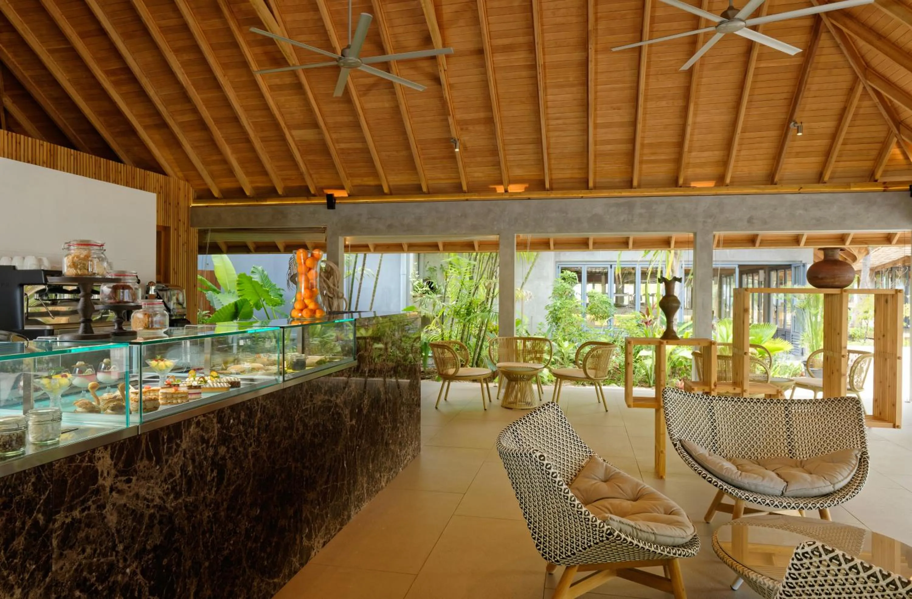 Restaurant/places to eat in OUTRIGGER Maldives Maafushivaru Resort - 25 percent discount on transfers for min 4 nights stay and more, valid for reservations between 01 July till 22 Dec 2025