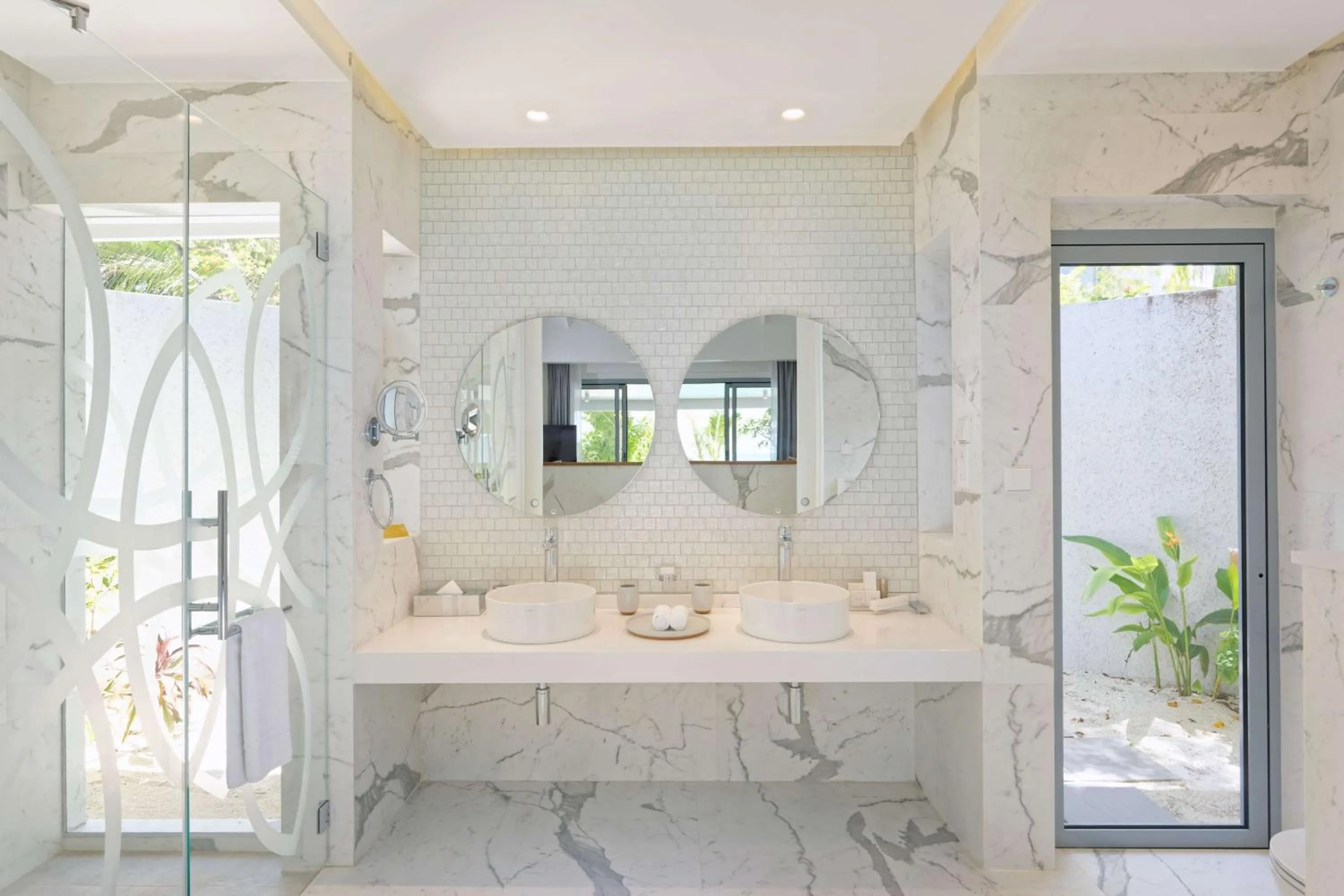 Bathroom in OUTRIGGER Maldives Maafushivaru Resort - 25 percent discount on transfers for min 4 nights stay and more, valid for reservations between 01 July till 22 Dec 2025