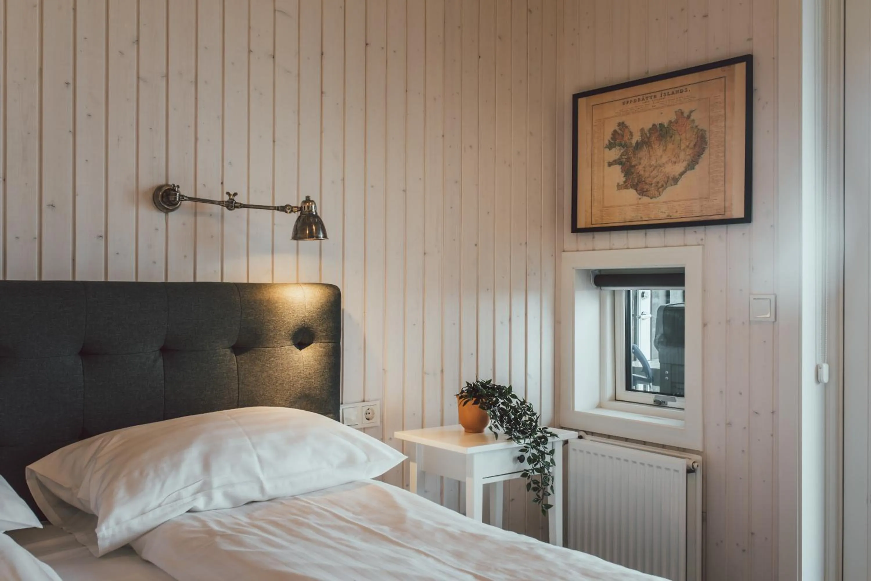 Bed in Ekra Glacier Lagoon