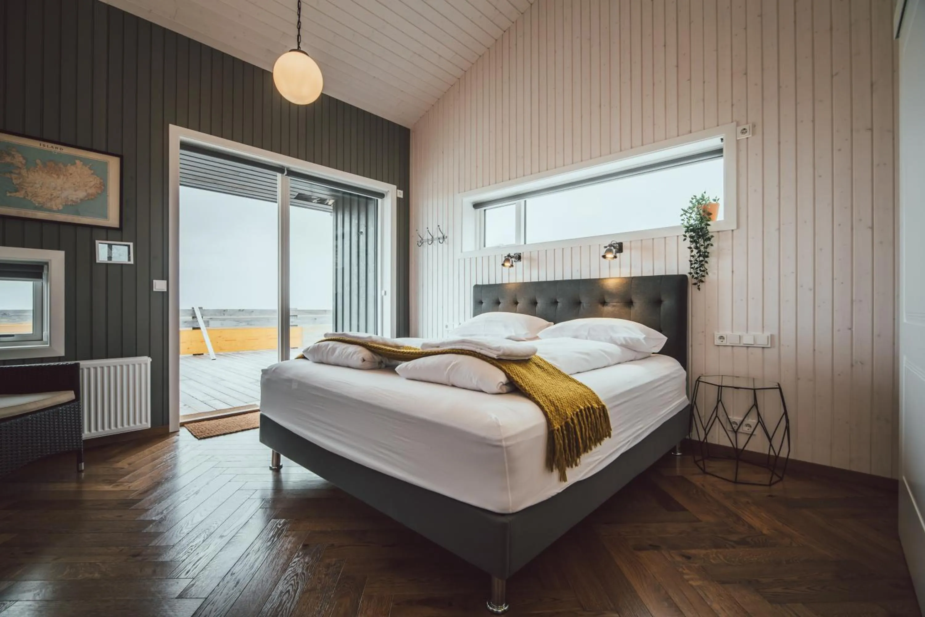 Bed in Ekra Glacier Lagoon