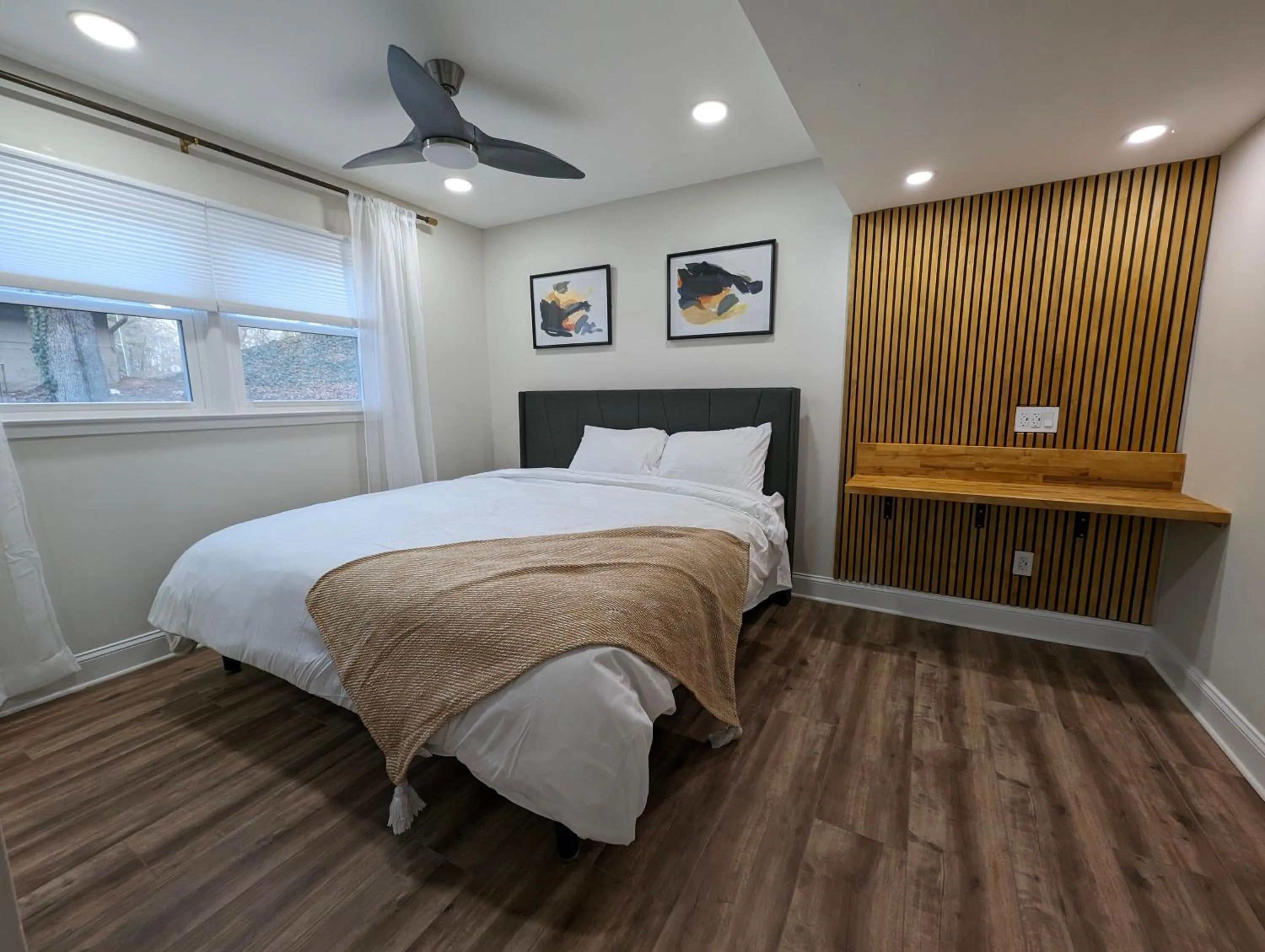 Bed in Modern Luxe Family & Groups Friendly Bungalow with Patio & Workspace