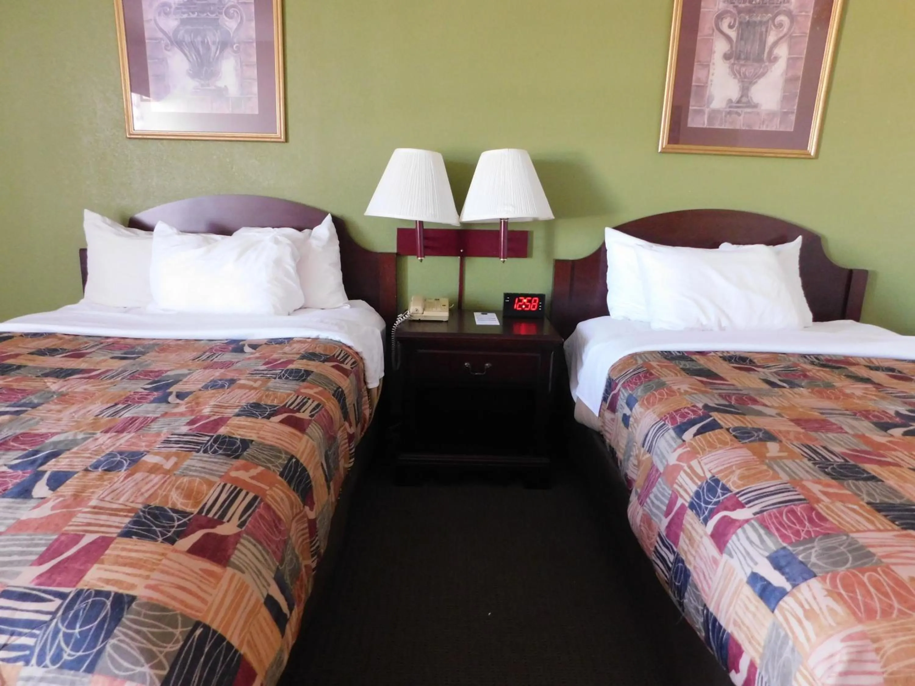 Double Room with Two Double Beds - Smoking in Quality Inn Thomasville