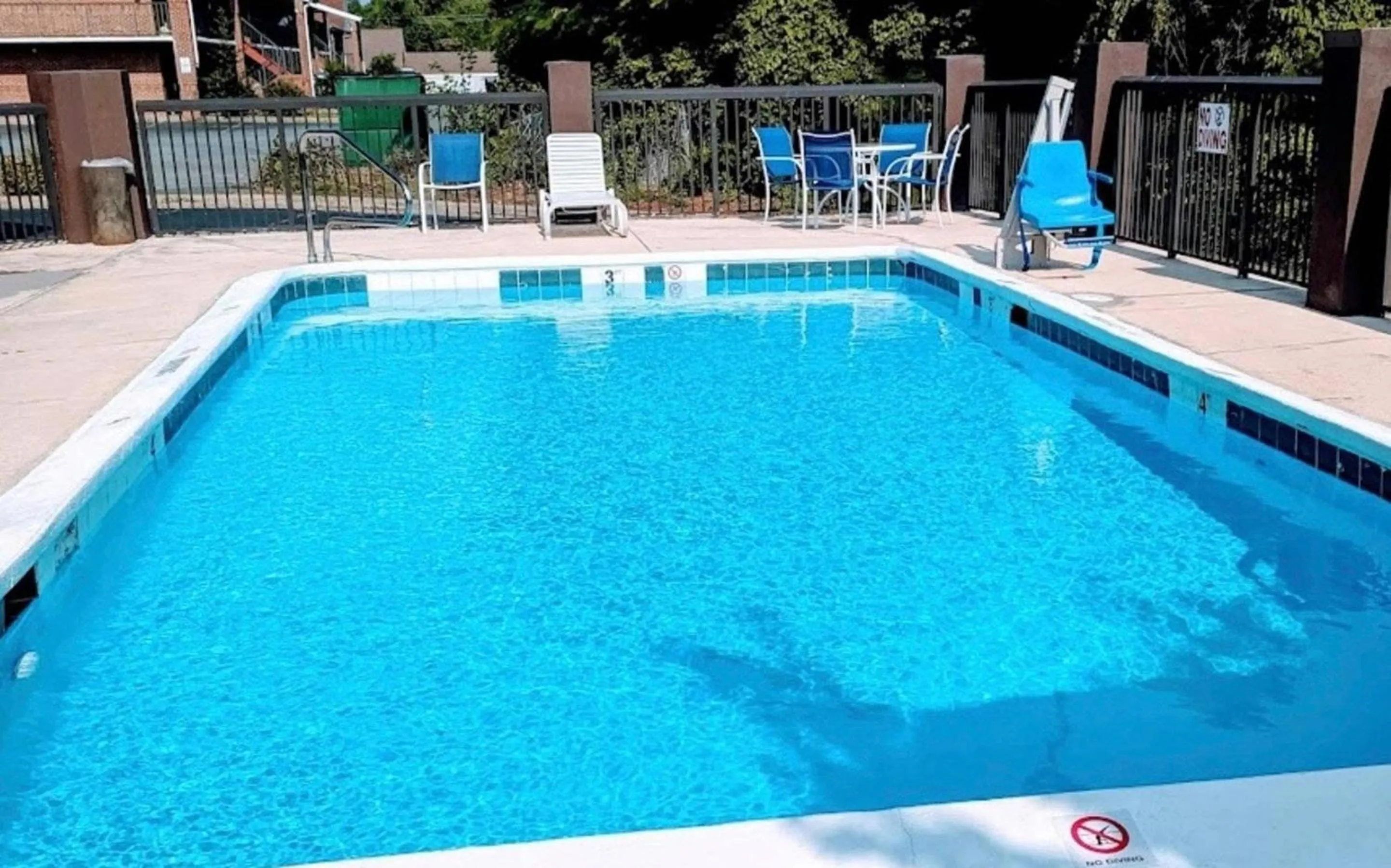 Swimming pool in Quality Inn & Suites Thomasville I-85