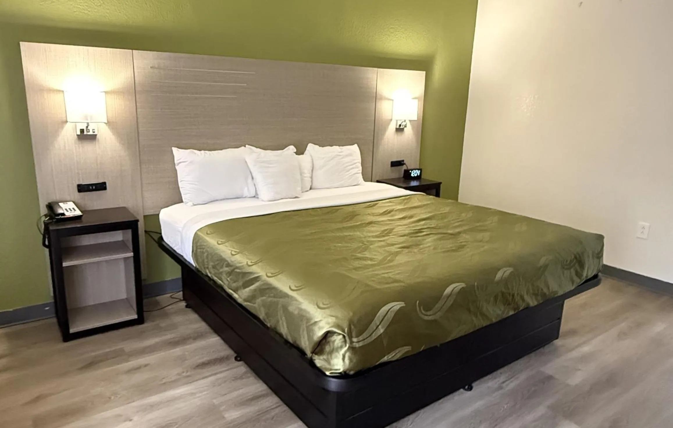 Bedroom, Bed in Quality Inn & Suites Thomasville I-85