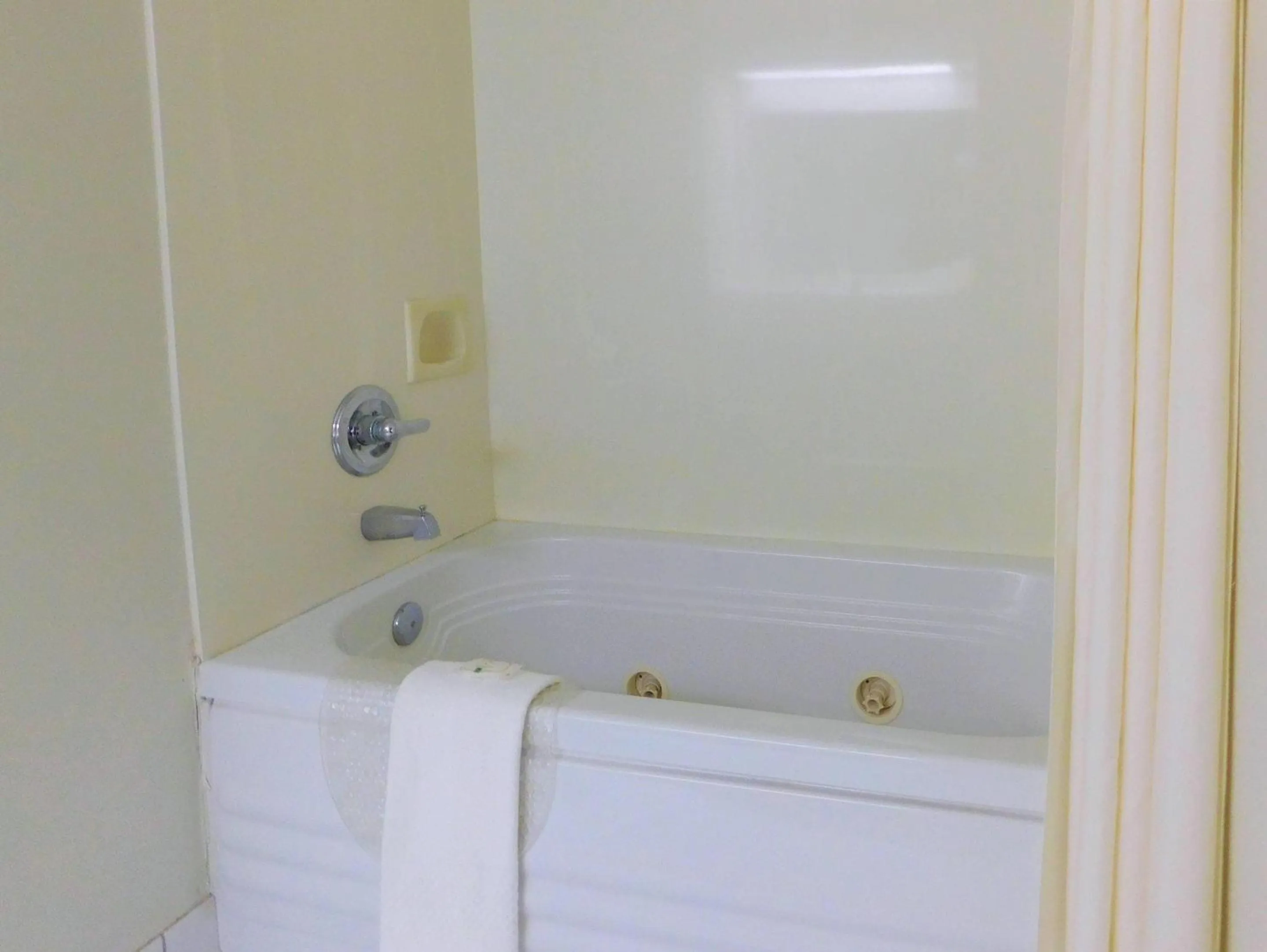 Bedroom in Quality Inn & Suites Thomasville I-85