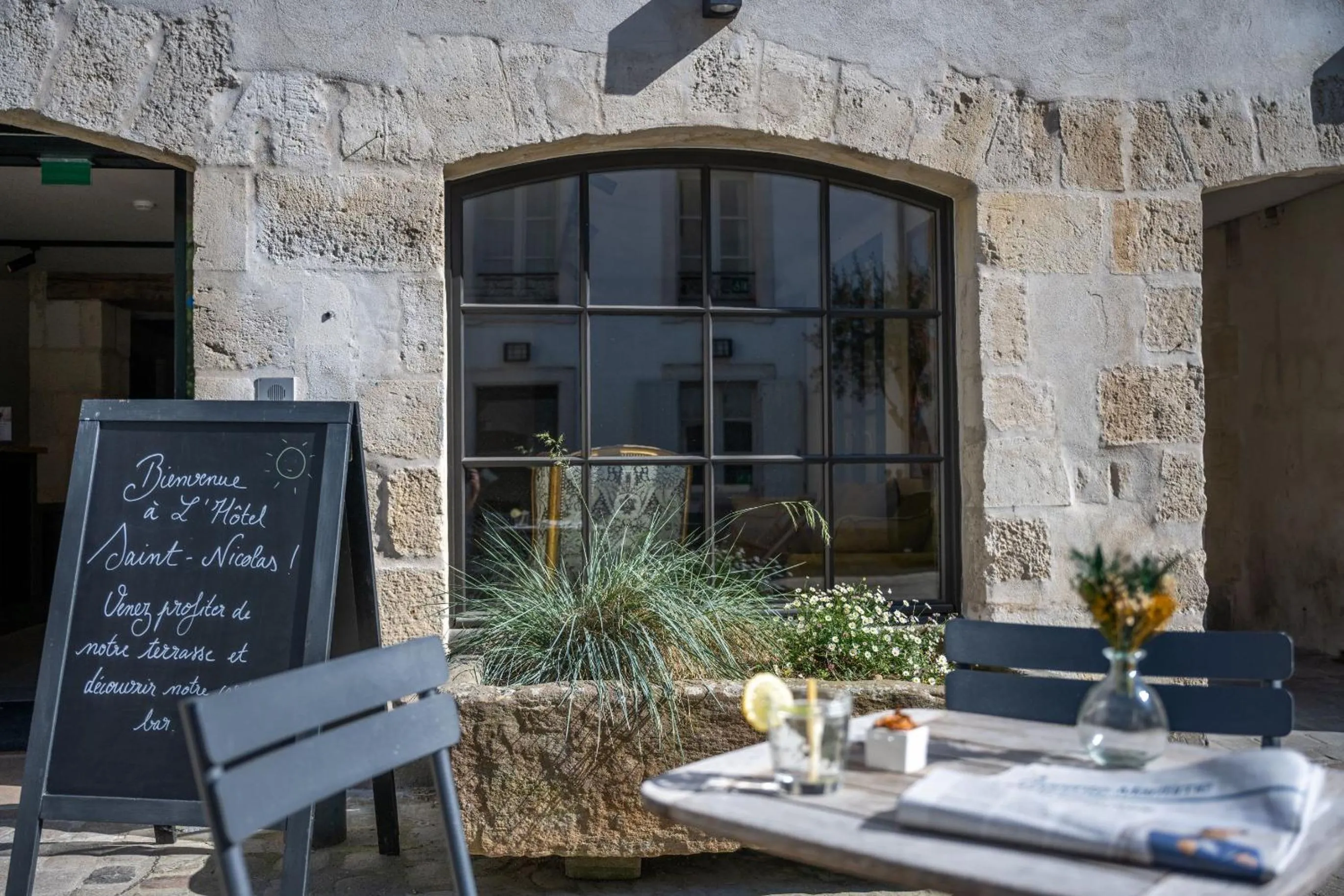 Patio in Le Saint-Nicolas