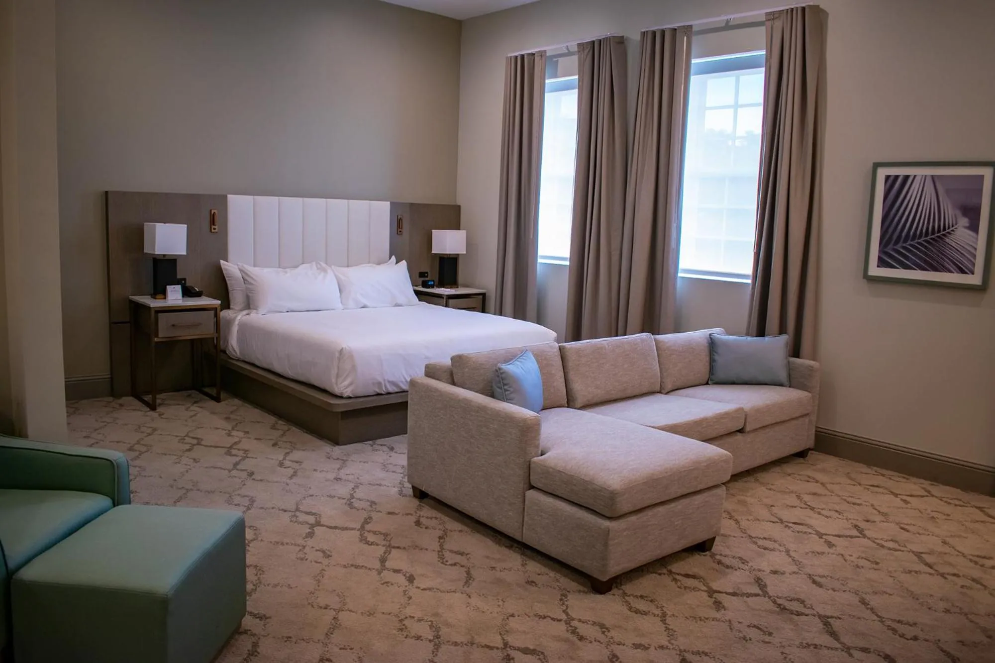 Bedroom, Bed in Centennial Plaza Resort Gulfport