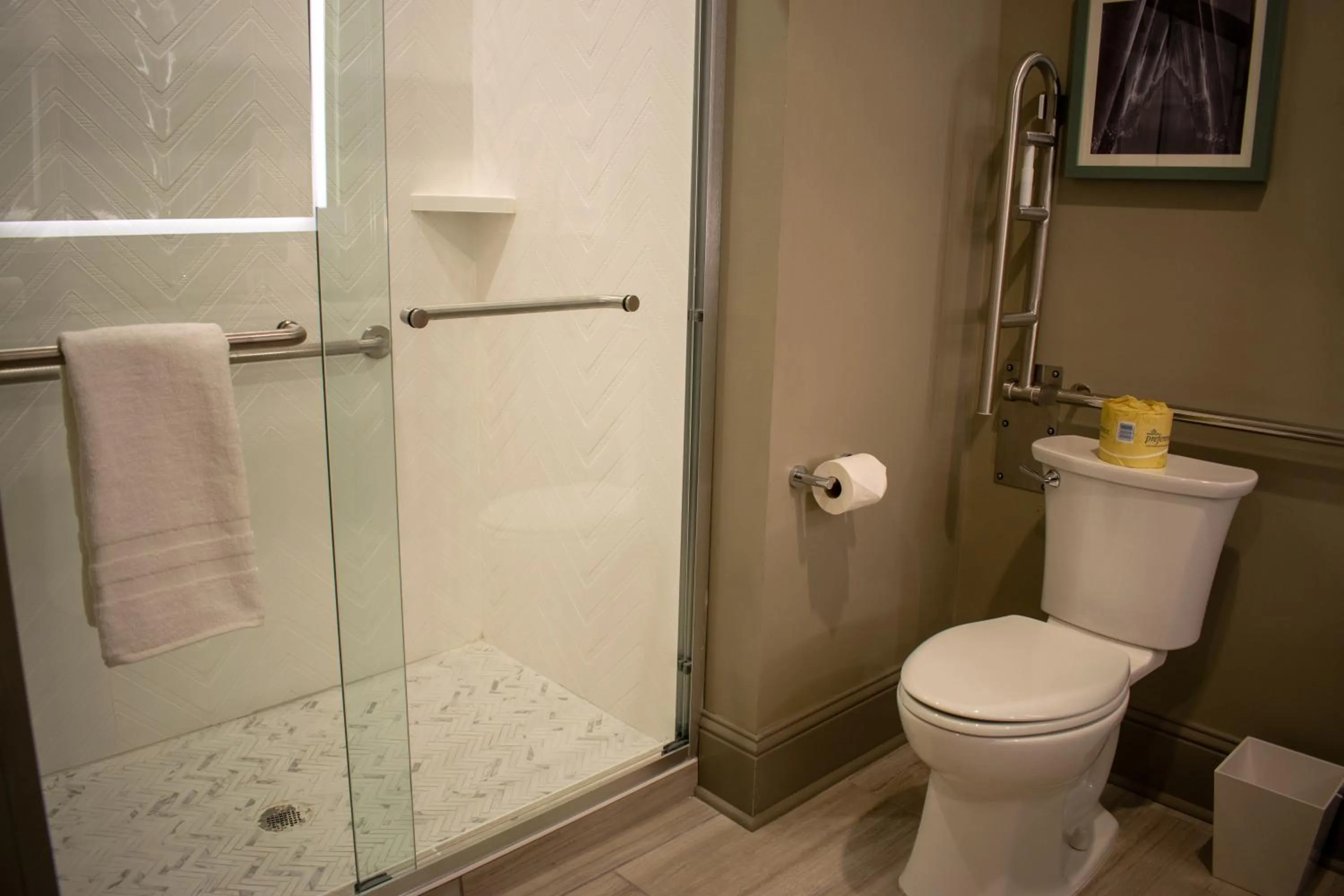 Shower in Grand Centennial Gulfport