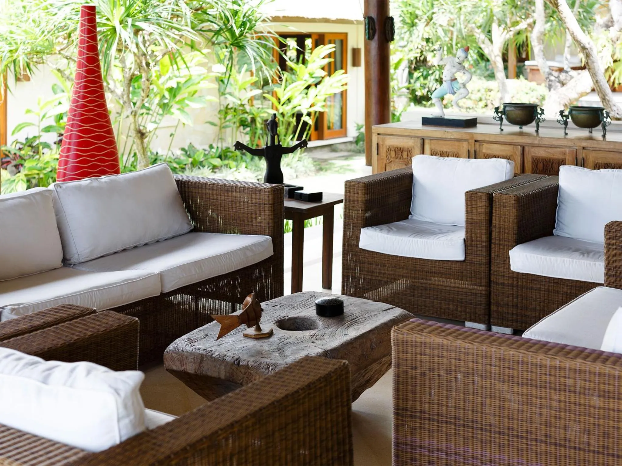 Garden in Villa Maridadi by Elite Havens