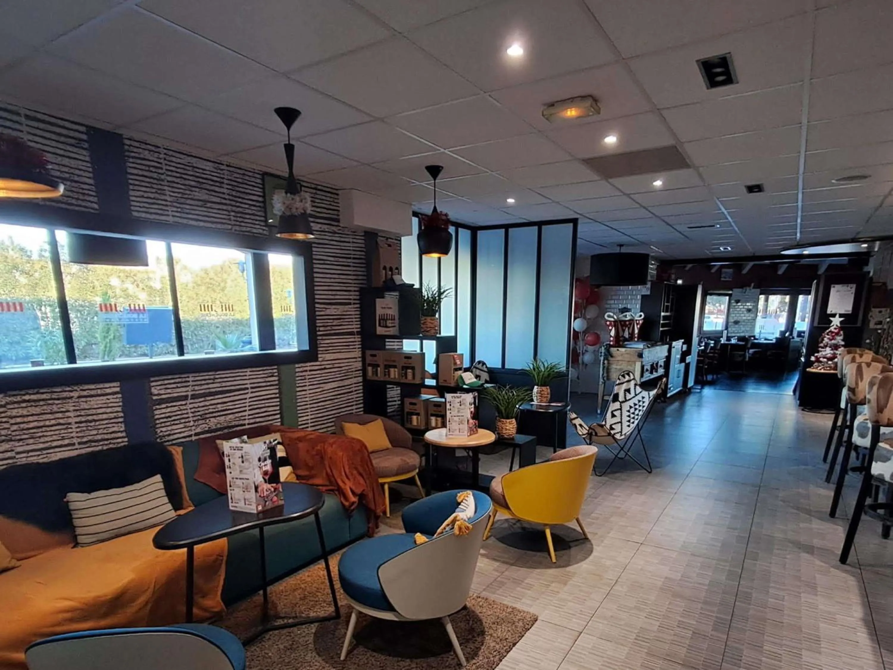 Lounge or bar in Hotel ibis Narbonne