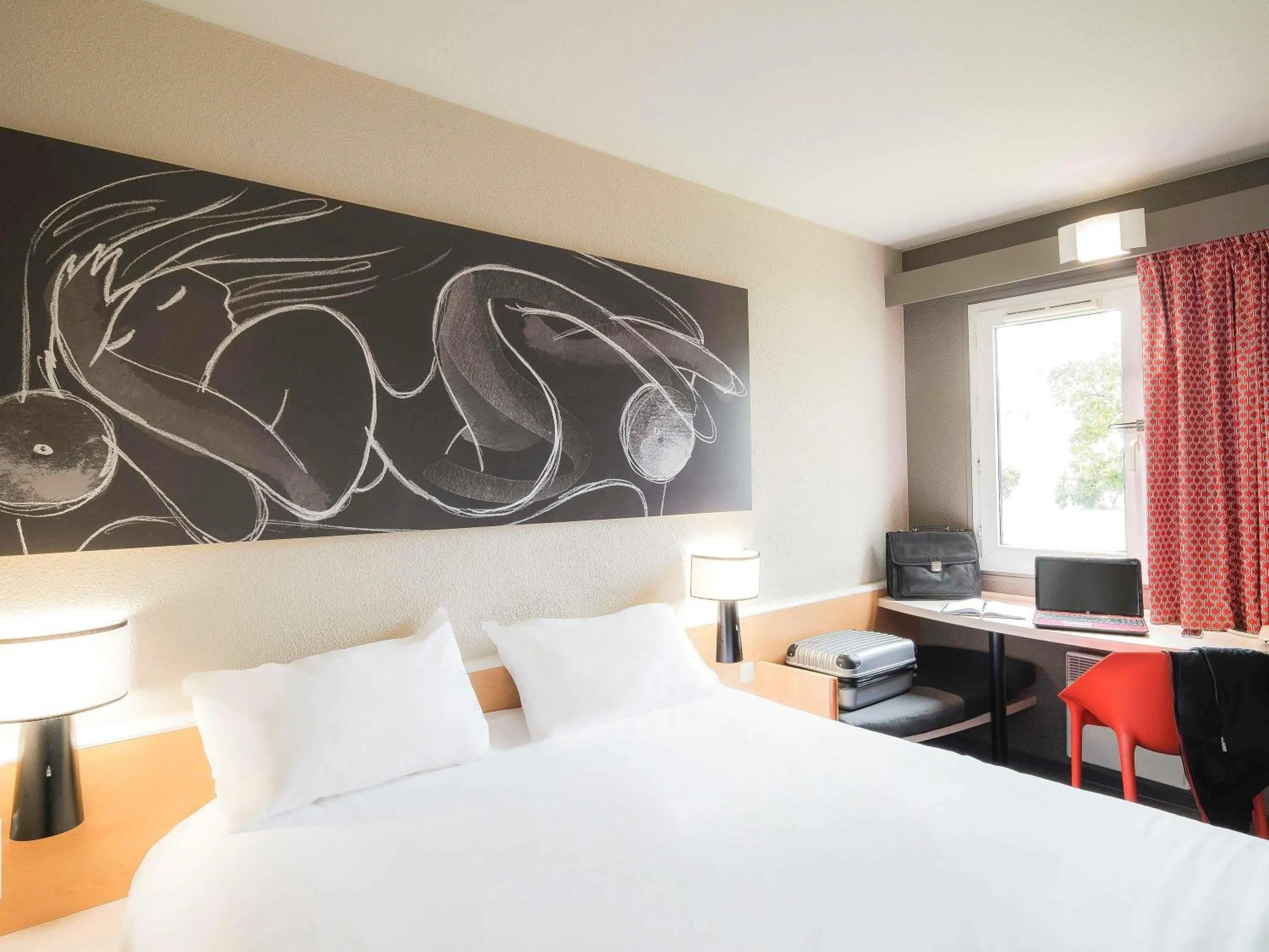 Bedroom, Bed in Hotel ibis Narbonne