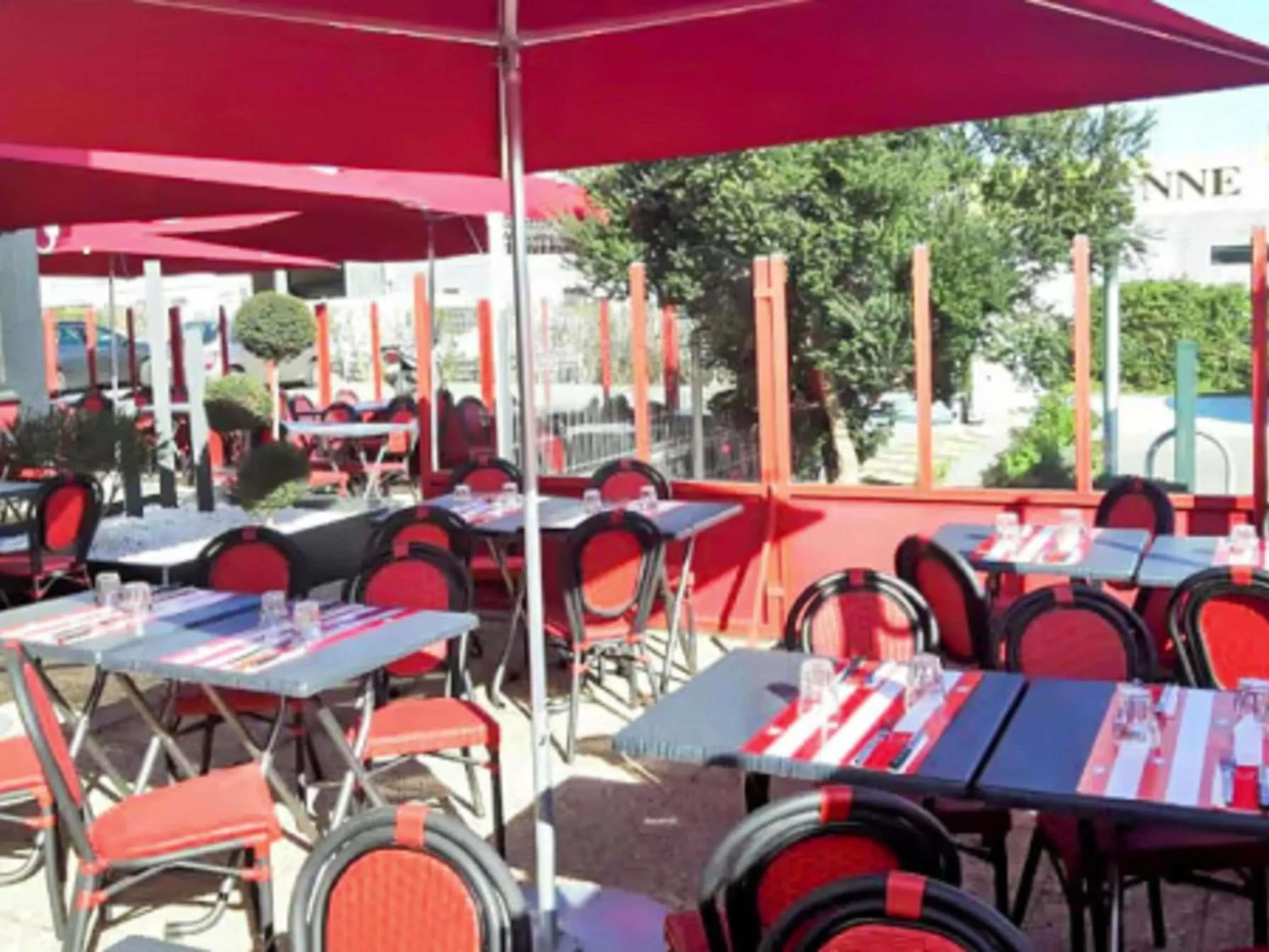 Restaurant/places to eat in Hotel ibis Narbonne