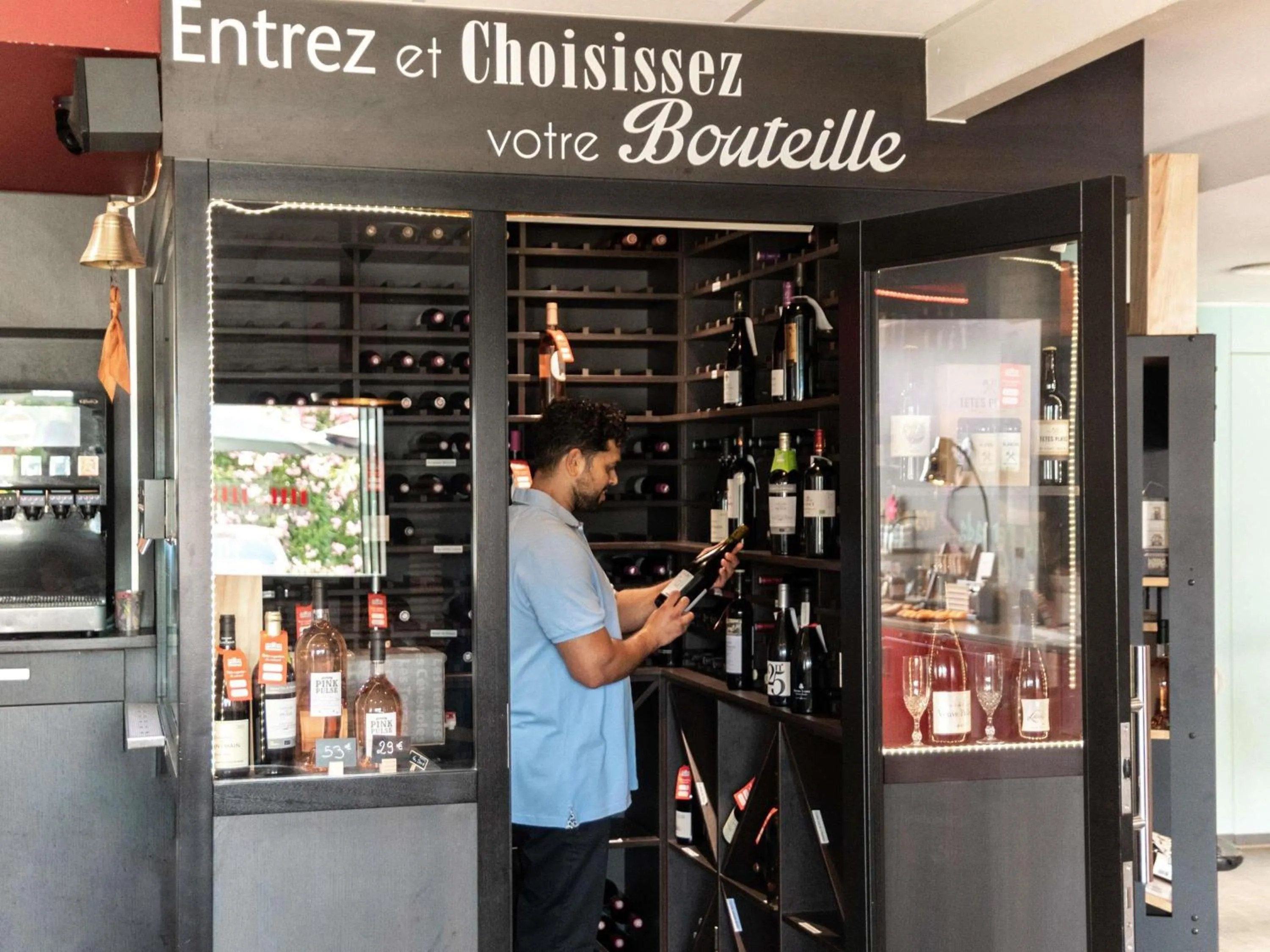 Property building in Hotel ibis Narbonne