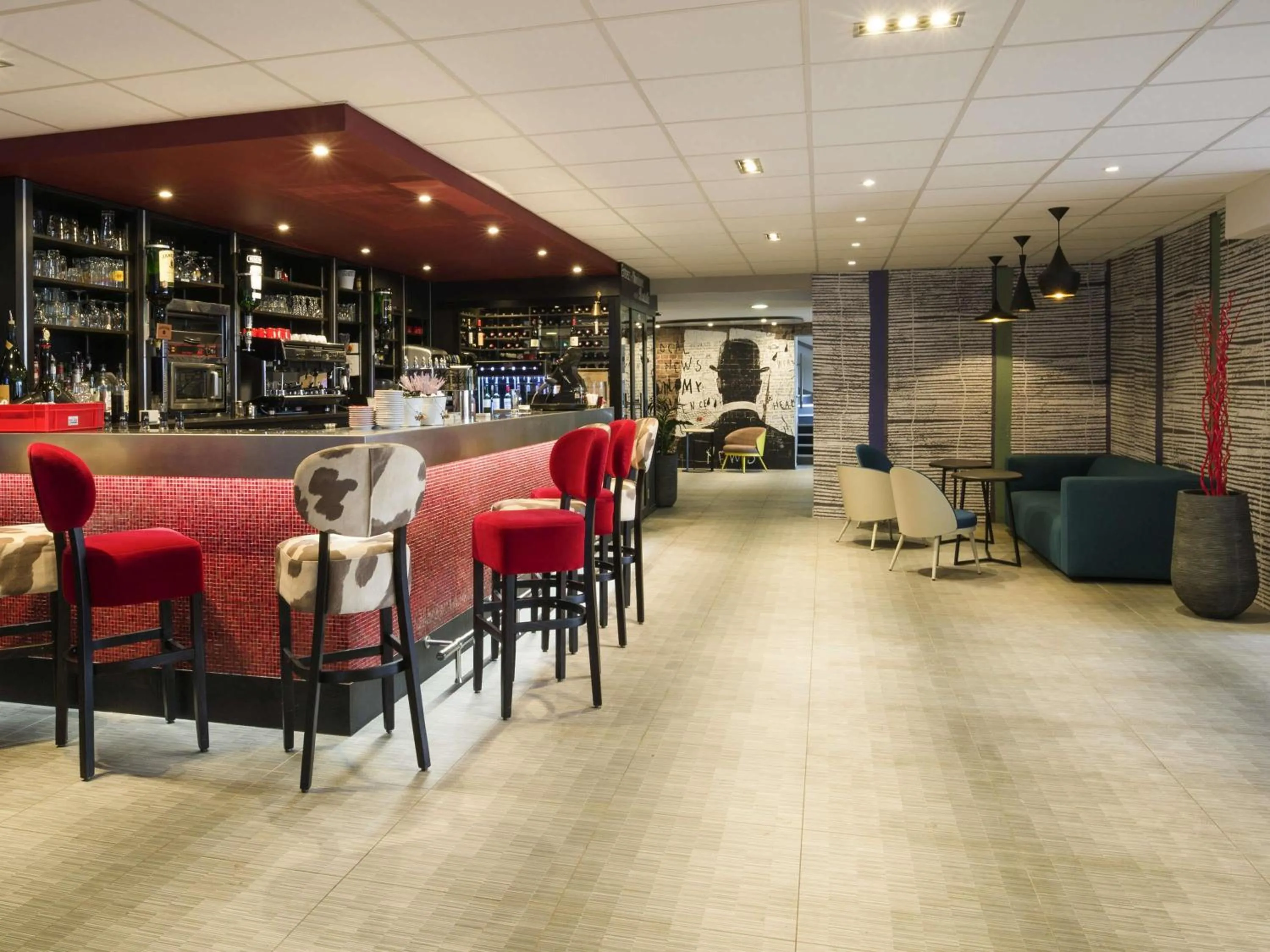 Lounge or bar in Hotel ibis Narbonne