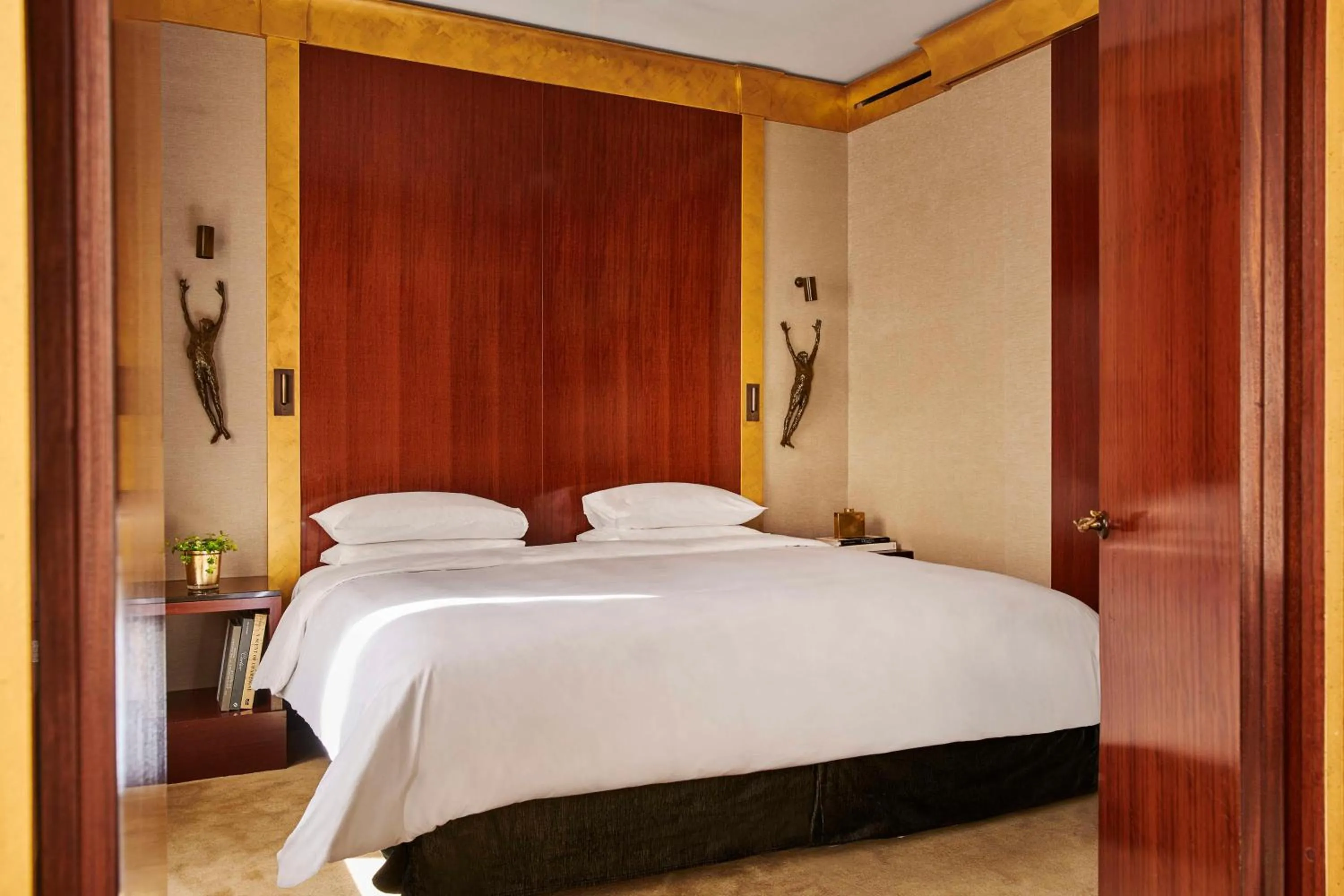Photo of the whole room, Bed in Park Hyatt Paris - Vendôme
