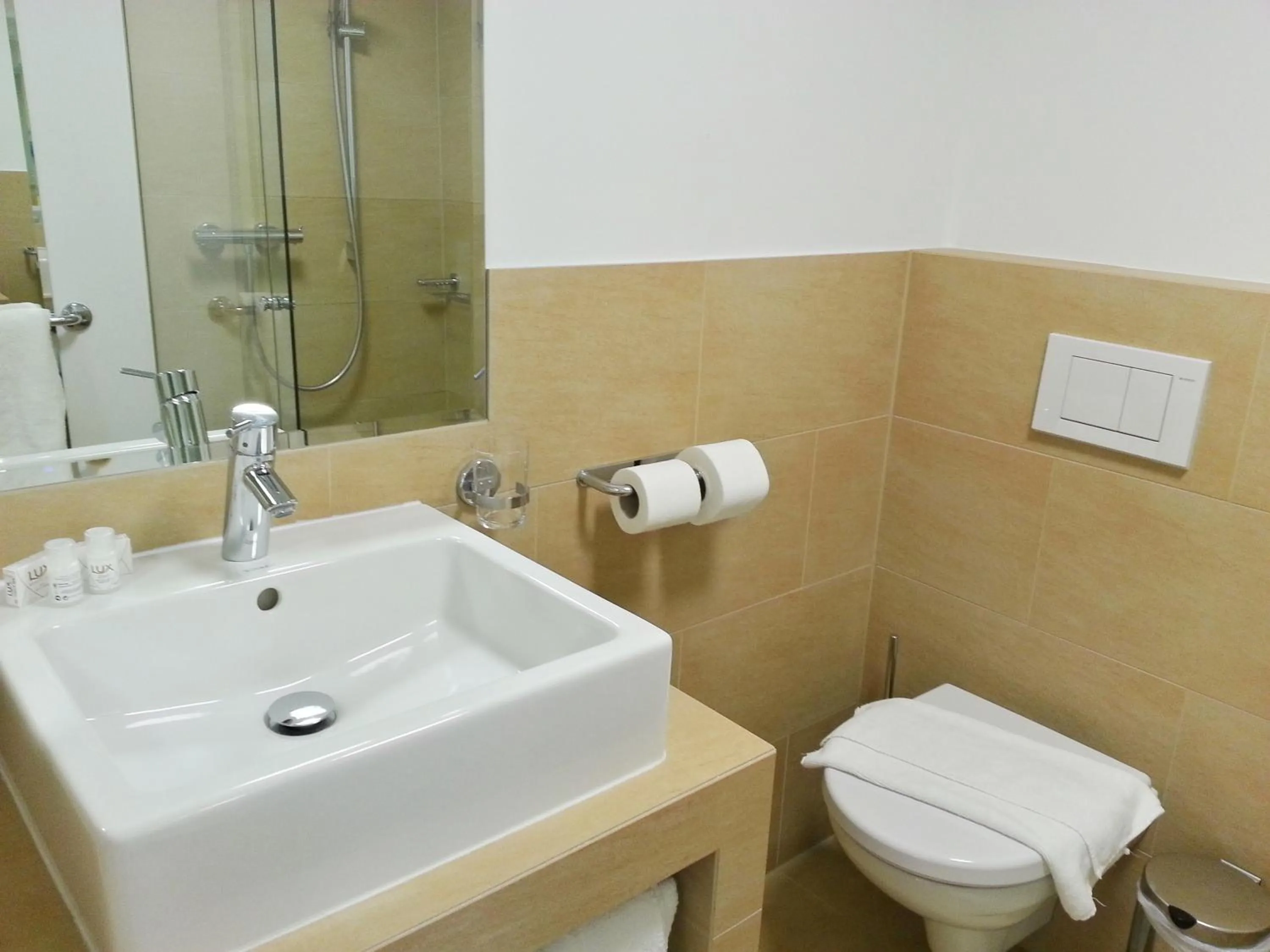 Bathroom in Madar Café Restaurant zum Fürsten