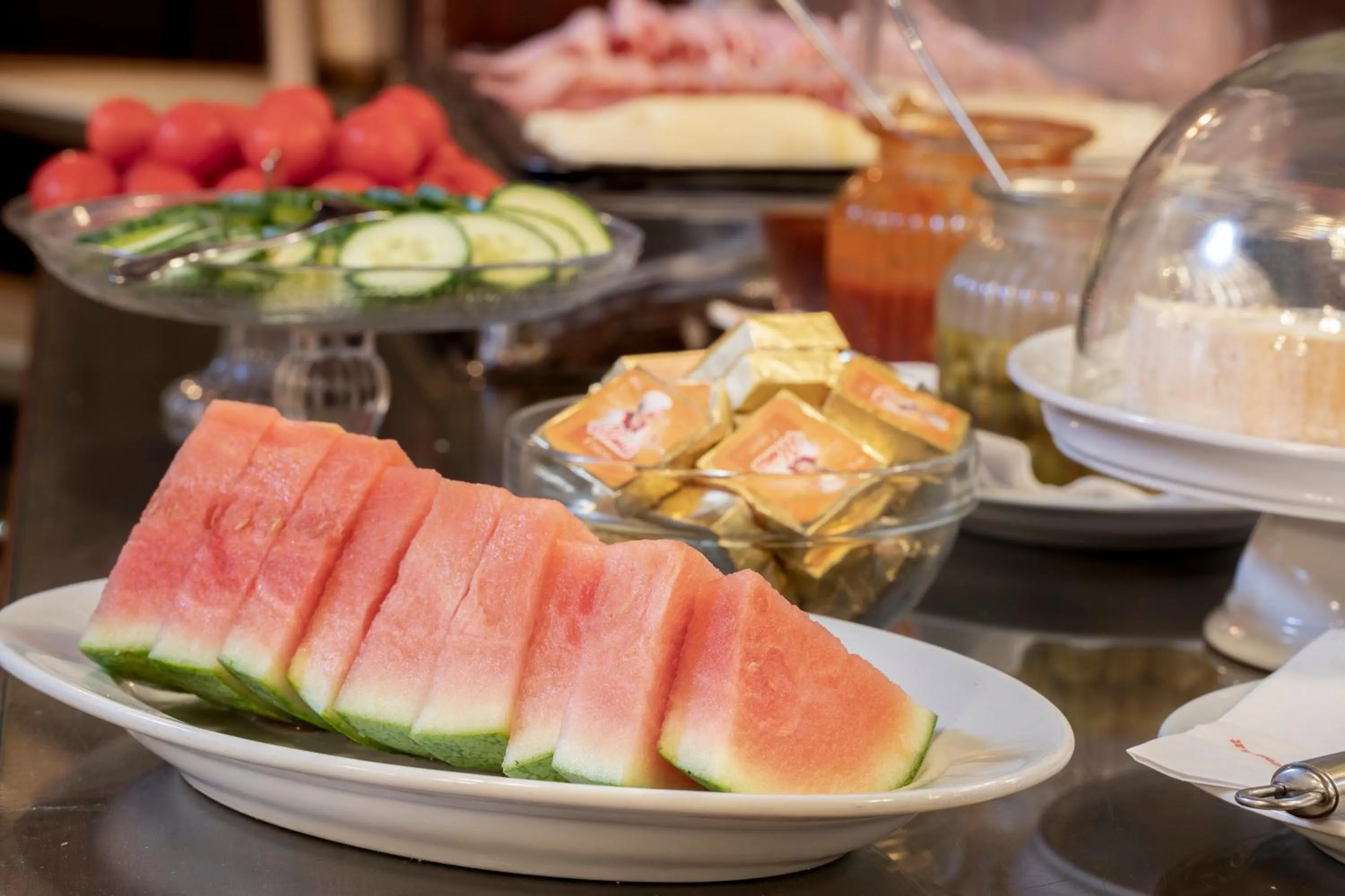 Buffet breakfast in Madar Café Restaurant zum Fürsten