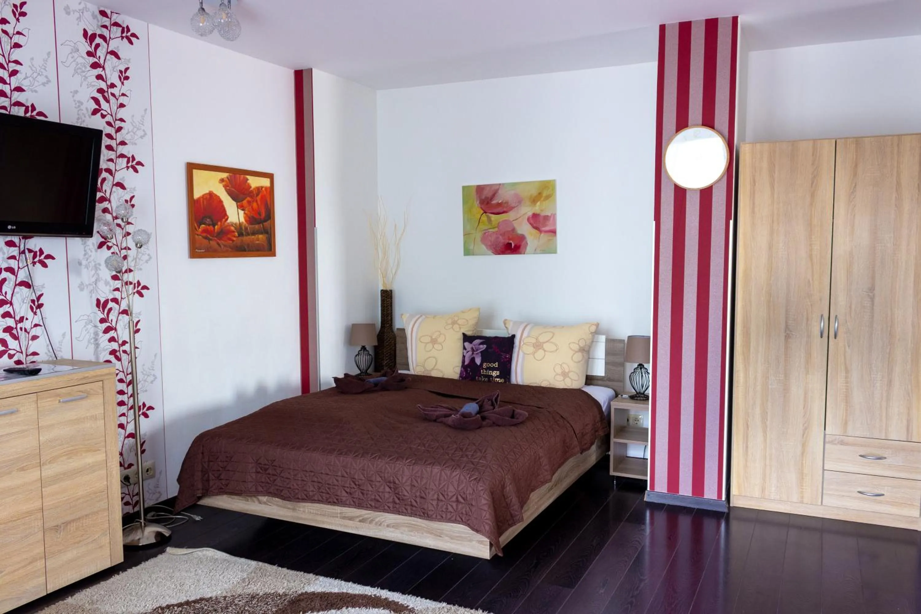 Photo of the whole room, Bed in Budapest Center Residence