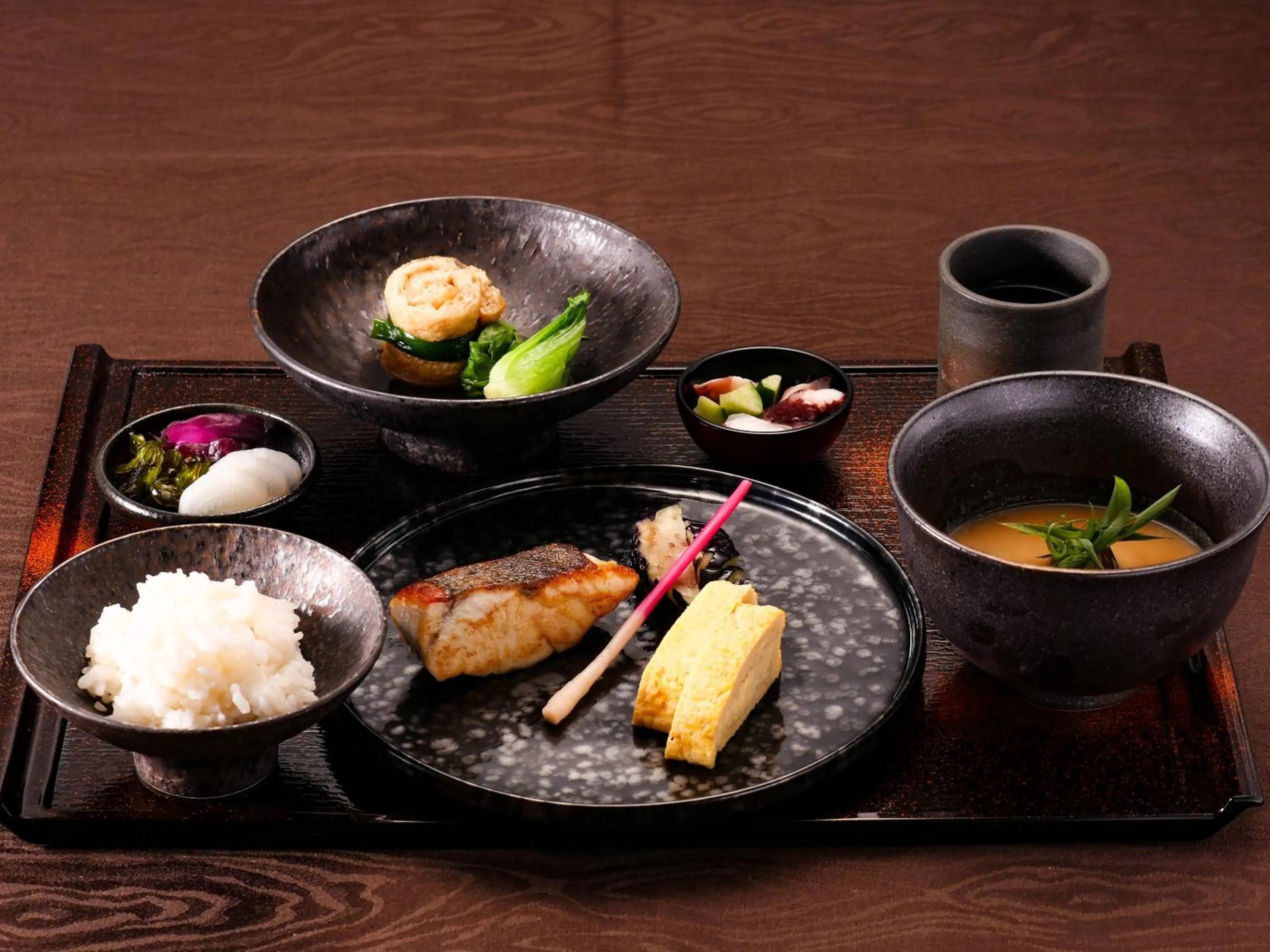 Food and drinks in NIPPONIA HOTEL Takehara Saltworks Town