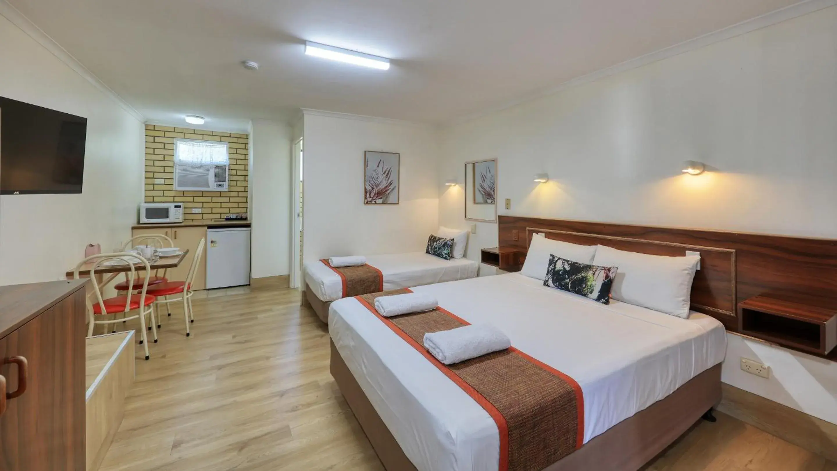 Economy Twin Room - single occupancy in Bryants Motel Roma Economy Twin Room - single occupancy in Bryants Motel Roma