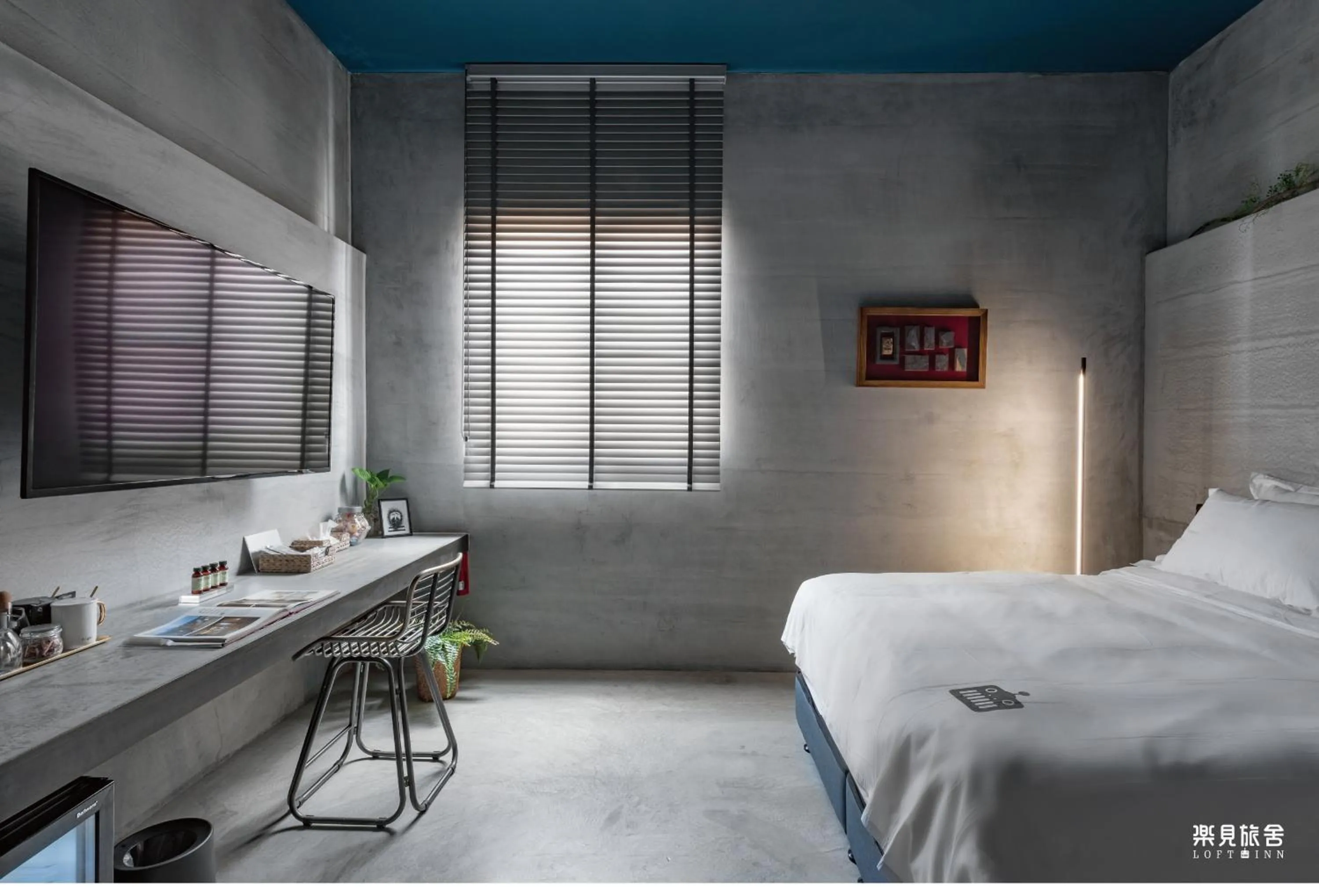 Photo of the whole room, Bed in Loft Inn