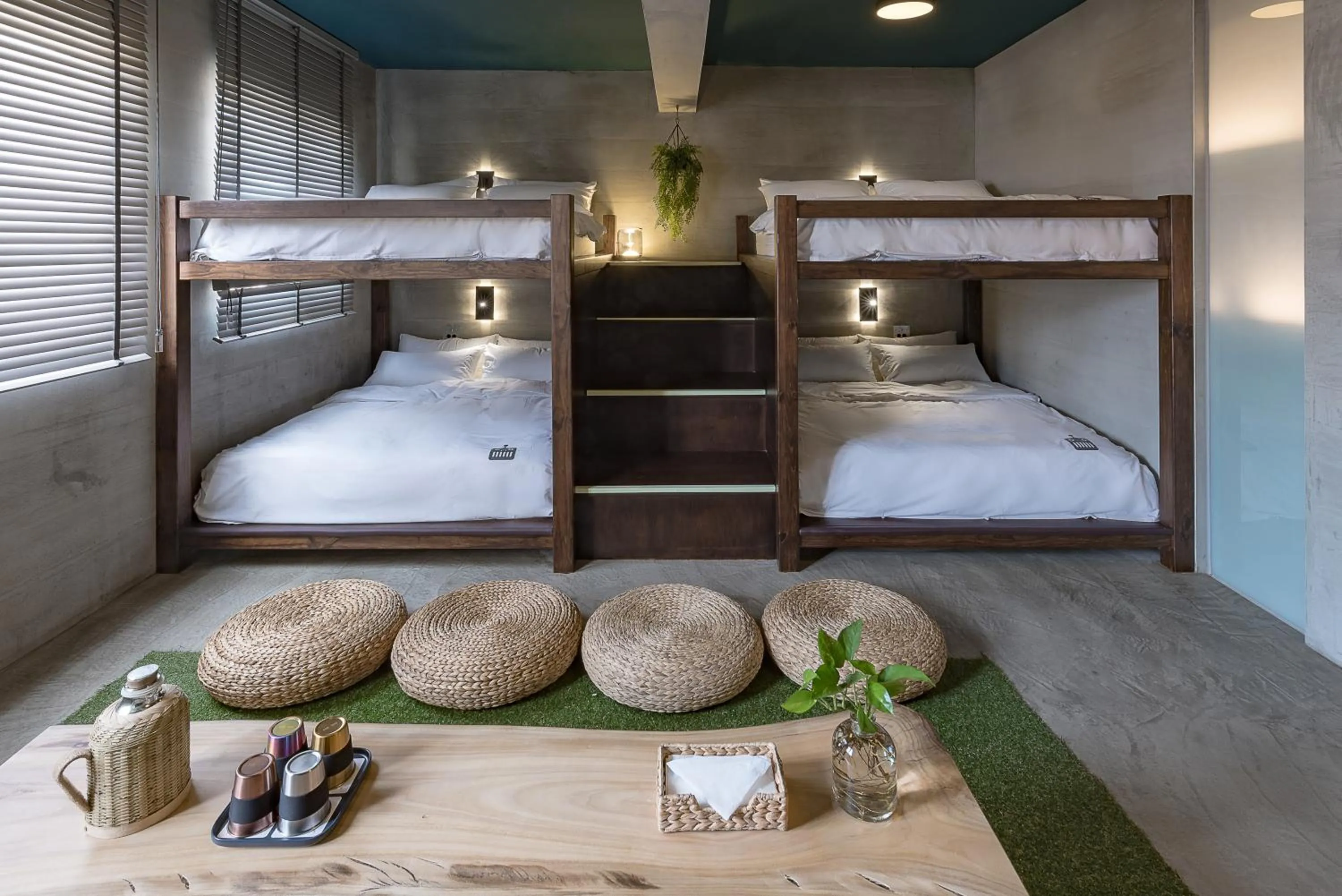 bunk bed, Bed in Loft Inn