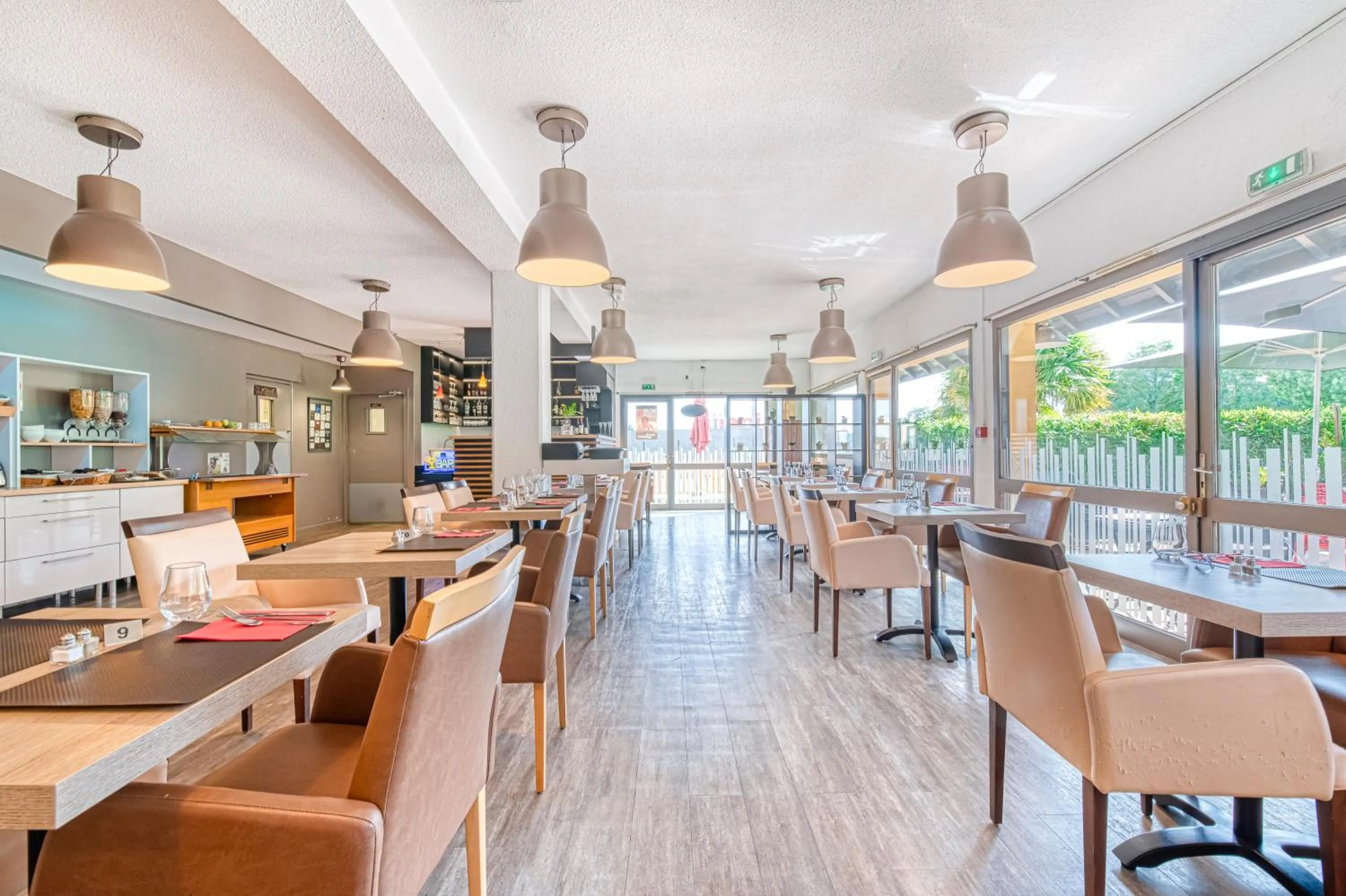 Restaurant/places to eat in Atoll Hotel Logis Angers, Beaucouzé