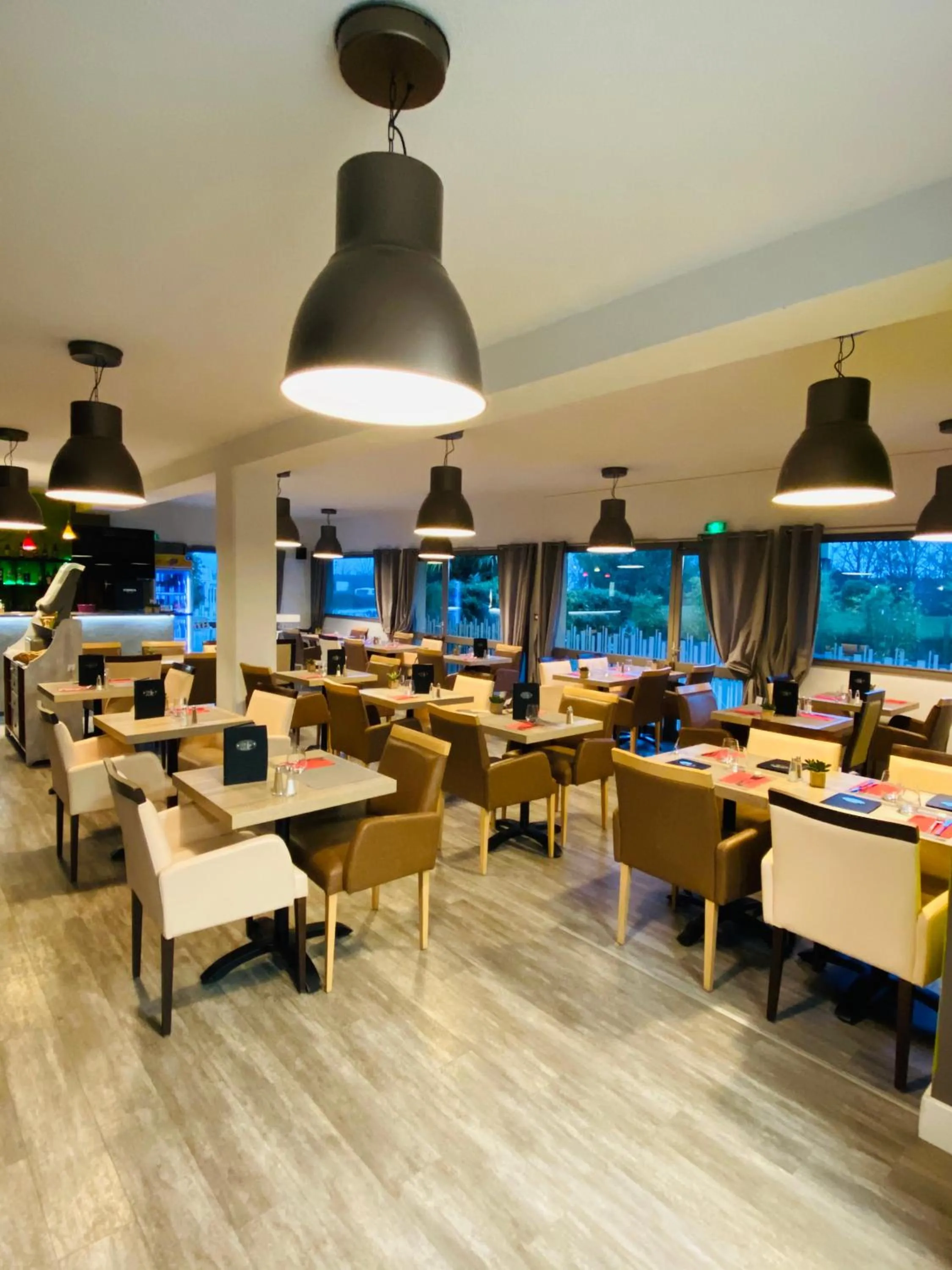 Restaurant/places to eat in Atoll Hotel Logis Angers, Beaucouzé