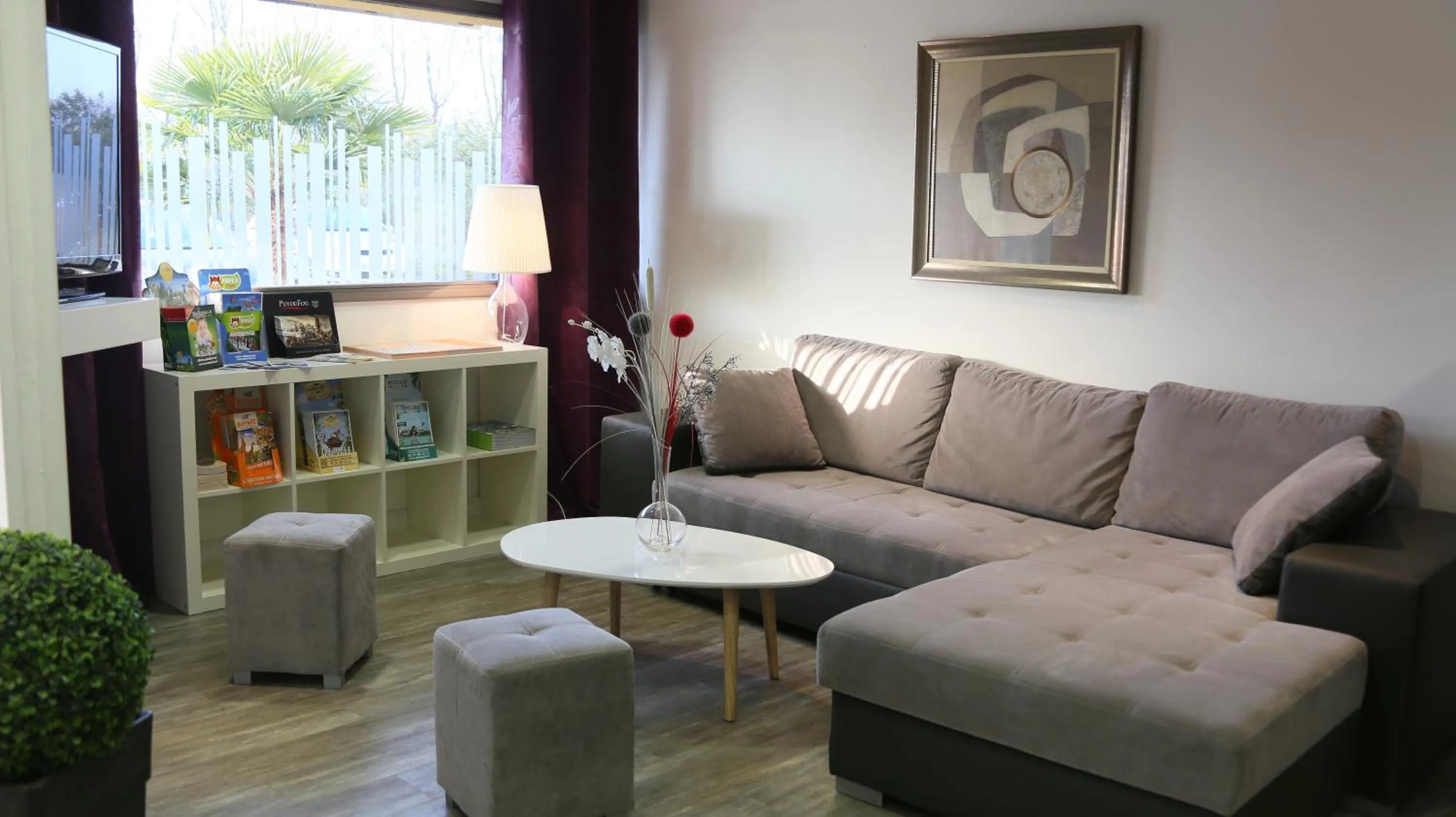 Living room in Atoll Hotel Logis Angers, Beaucouzé