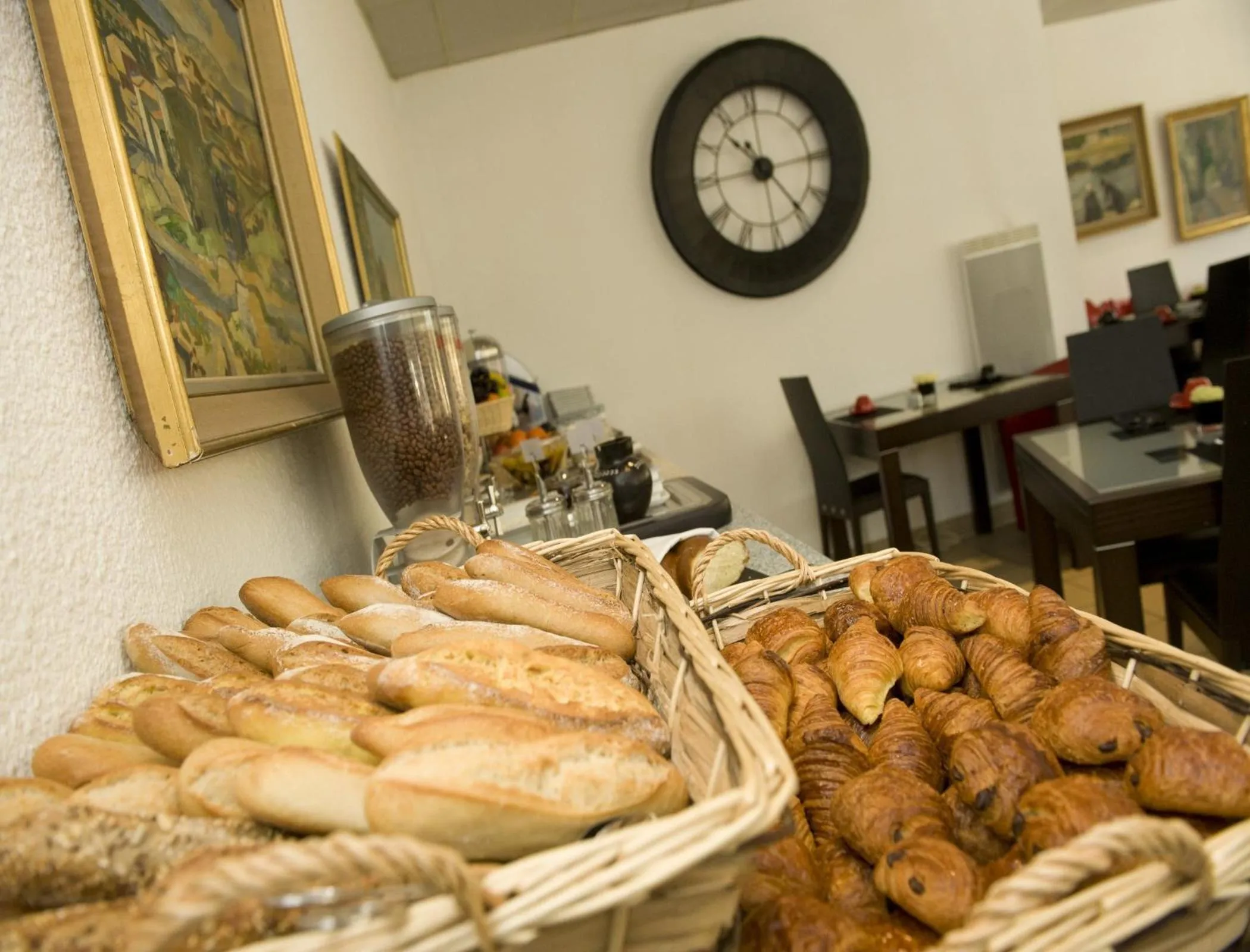 Restaurant/places to eat in Enzo Hôtels Diane - Logis Amnéville